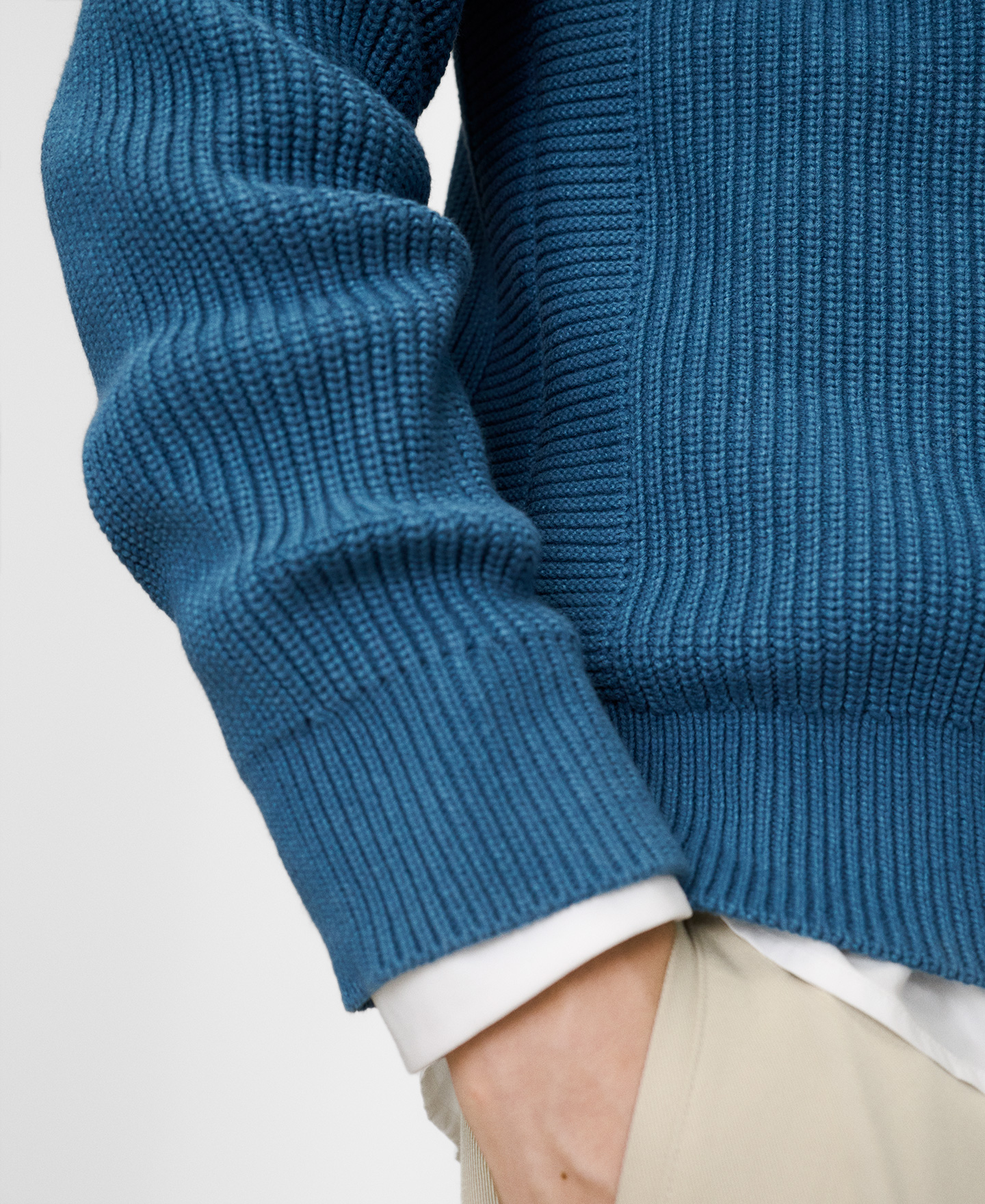 Knit raglan sleeve sweater image number 3