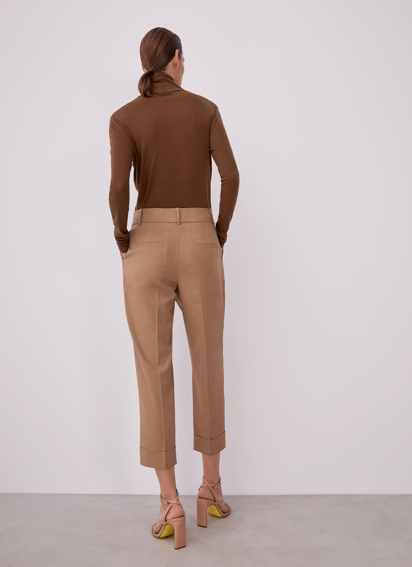 Carrot fit elastic trousers image number 3