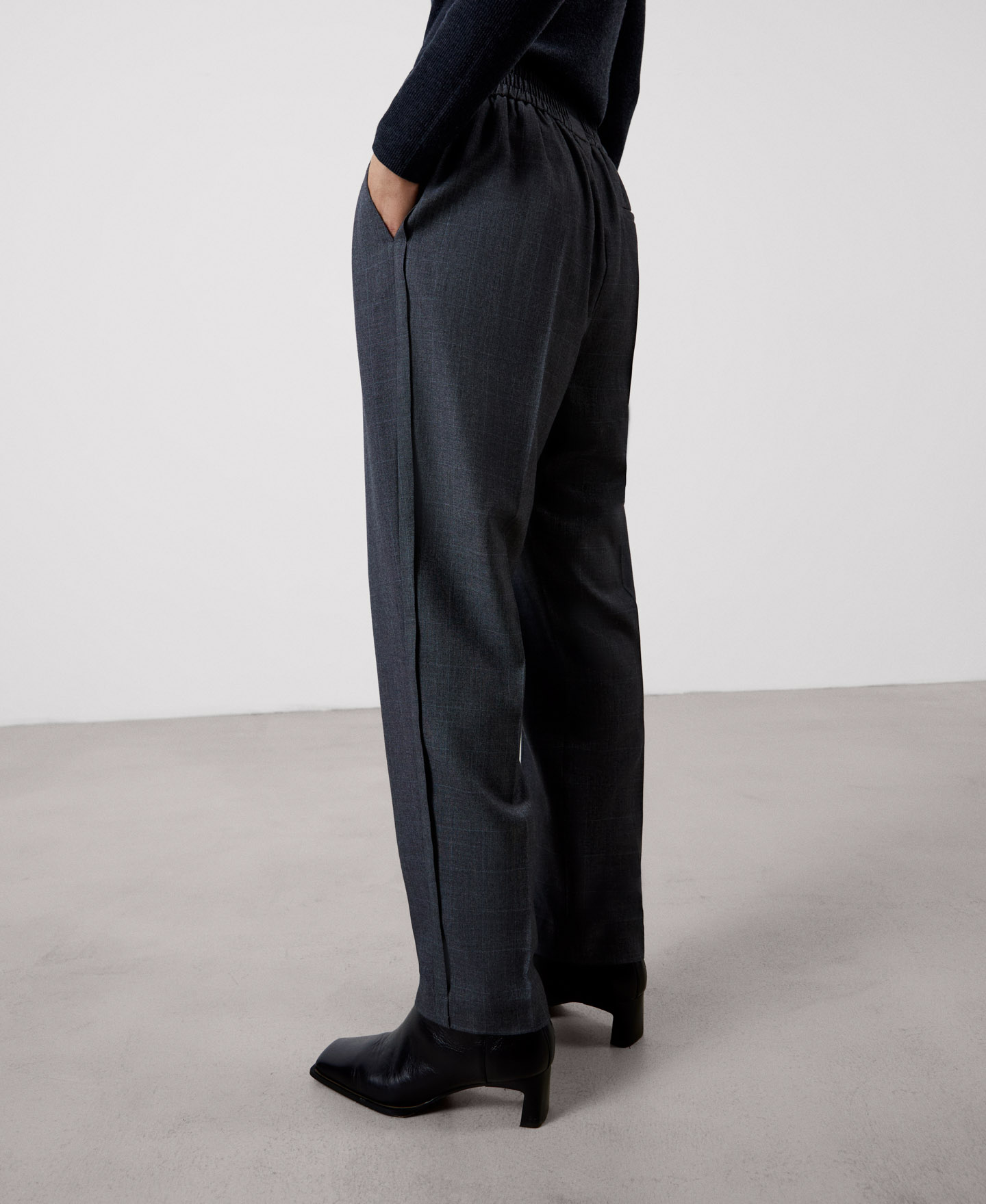 Straight cut dart trousers image number 3