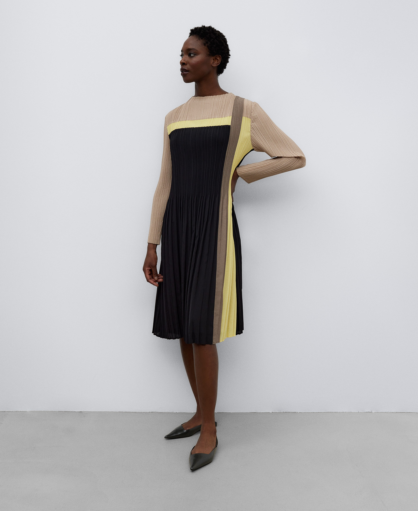 Recycled polyester crinkle dress woman image number 1
