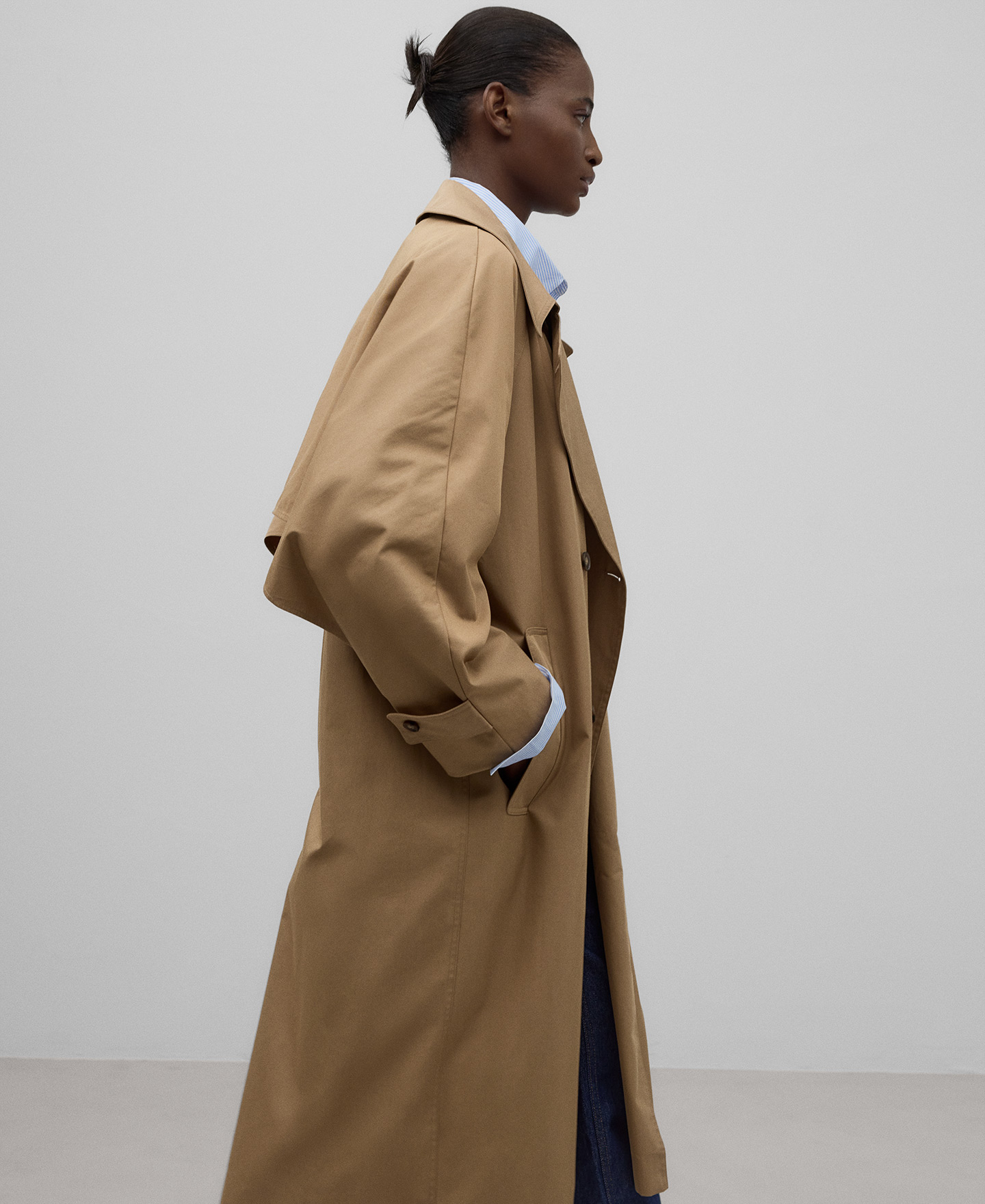 Double-breasted trench coat woman image number 5