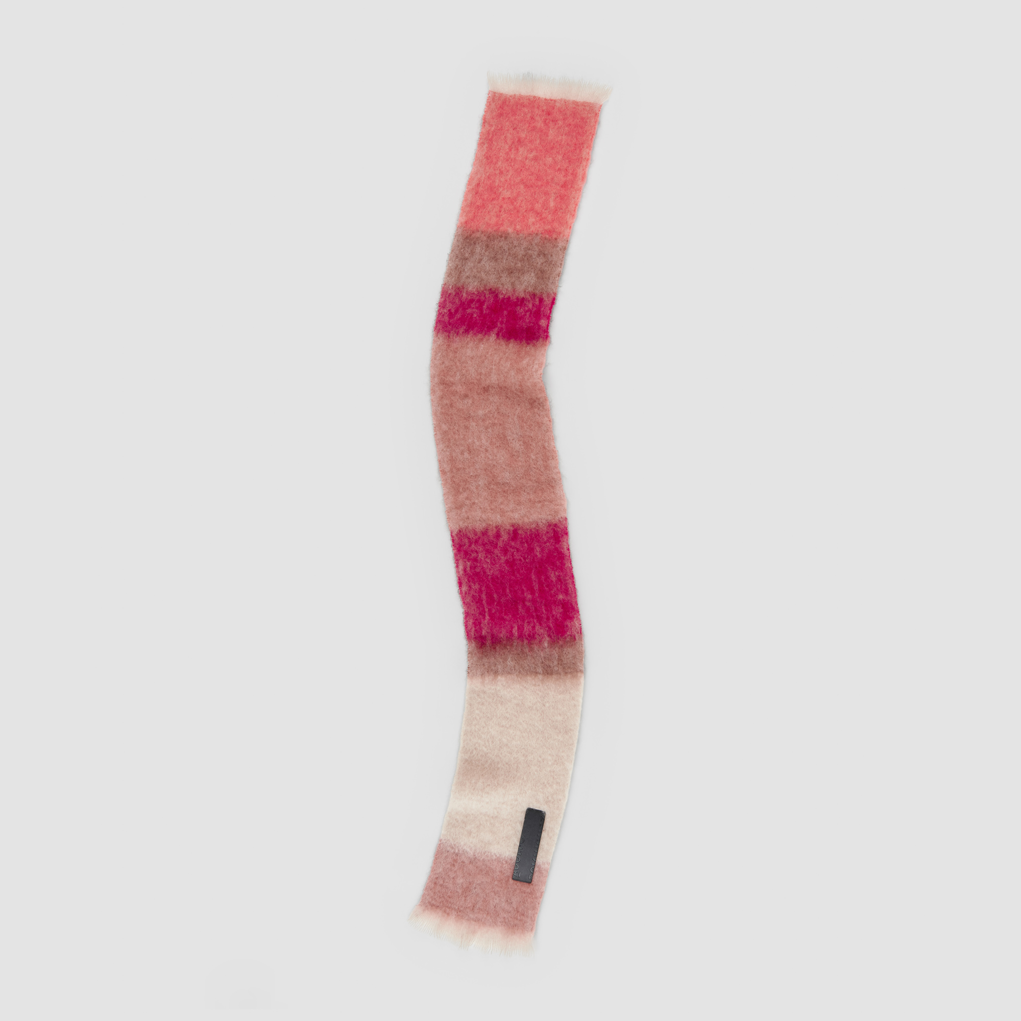 Bufanda artesana en mohair image number 1