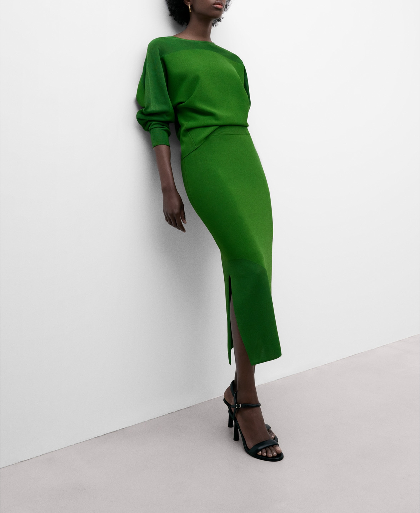 Knitted pencil skirt image number 1