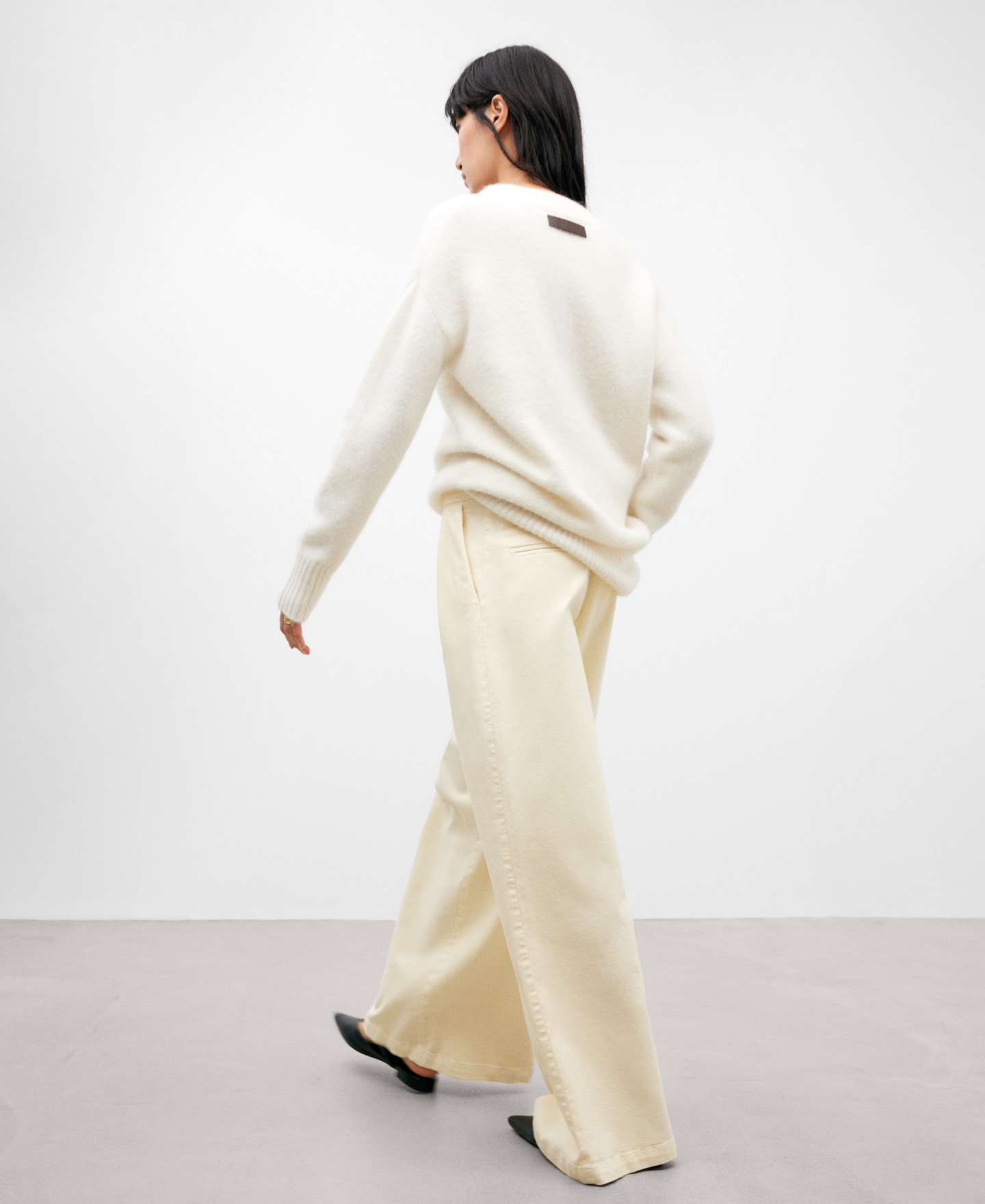 Jersey cuello pico mujer image number 2