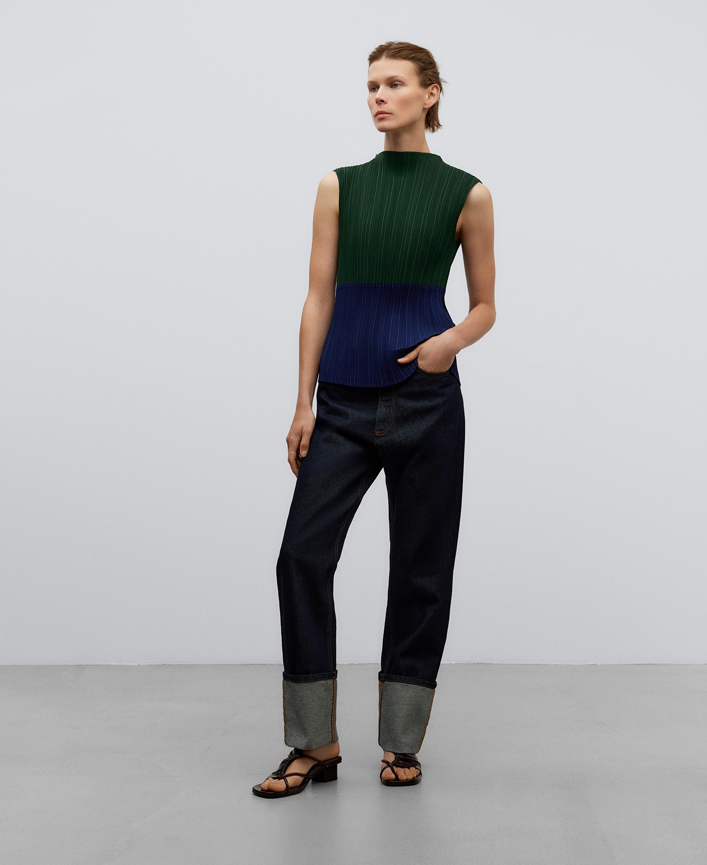 Crinkle two-tone top woman image number 1