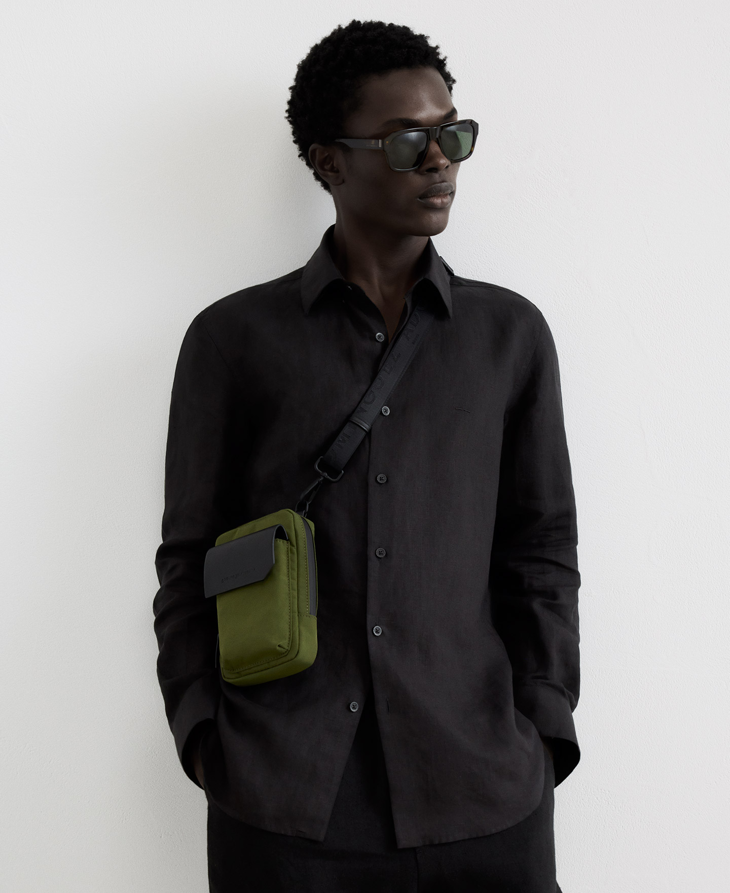 Nylon flap mobile phone holder image number 4