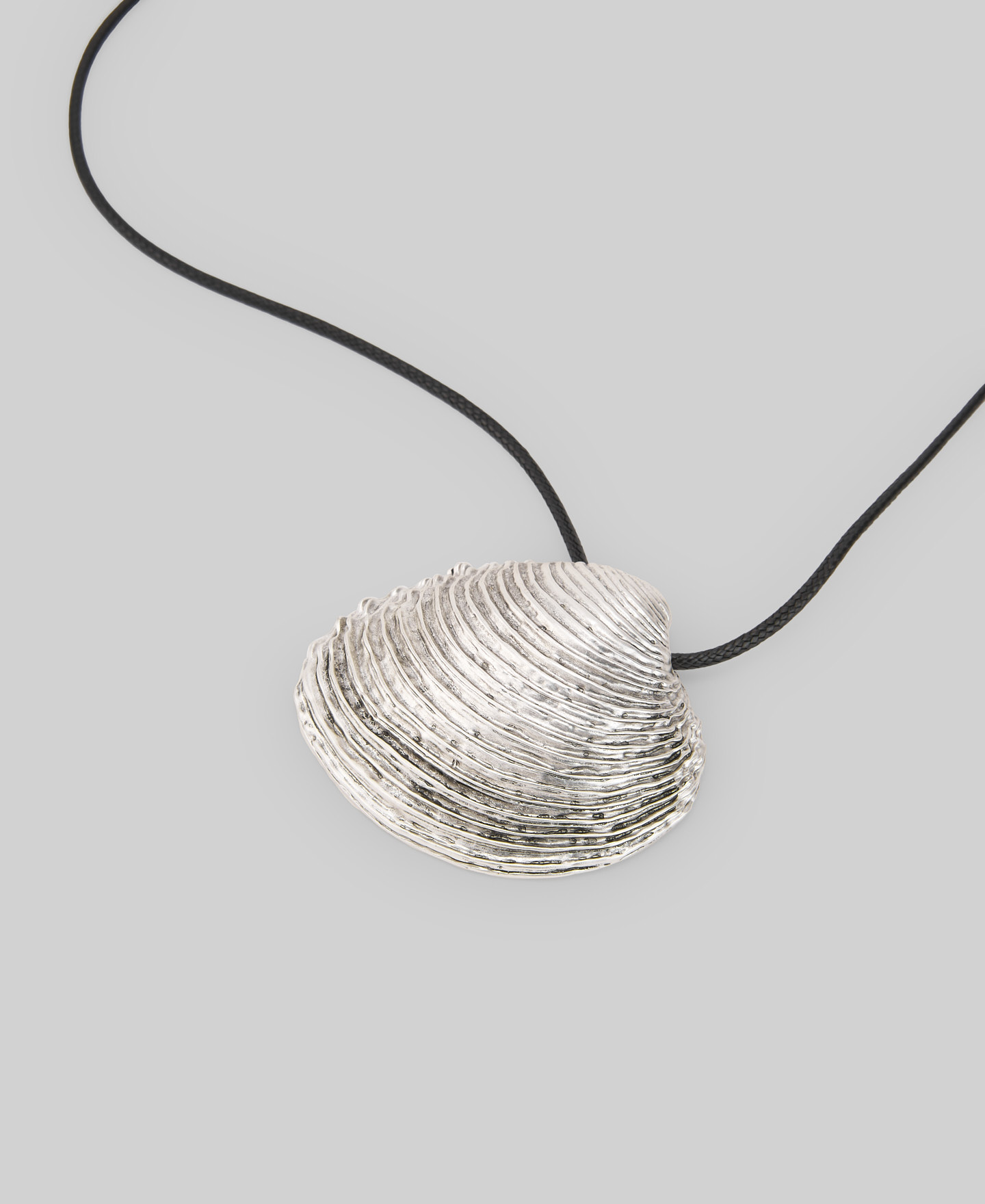 Collar concha plateada mujer image number 1