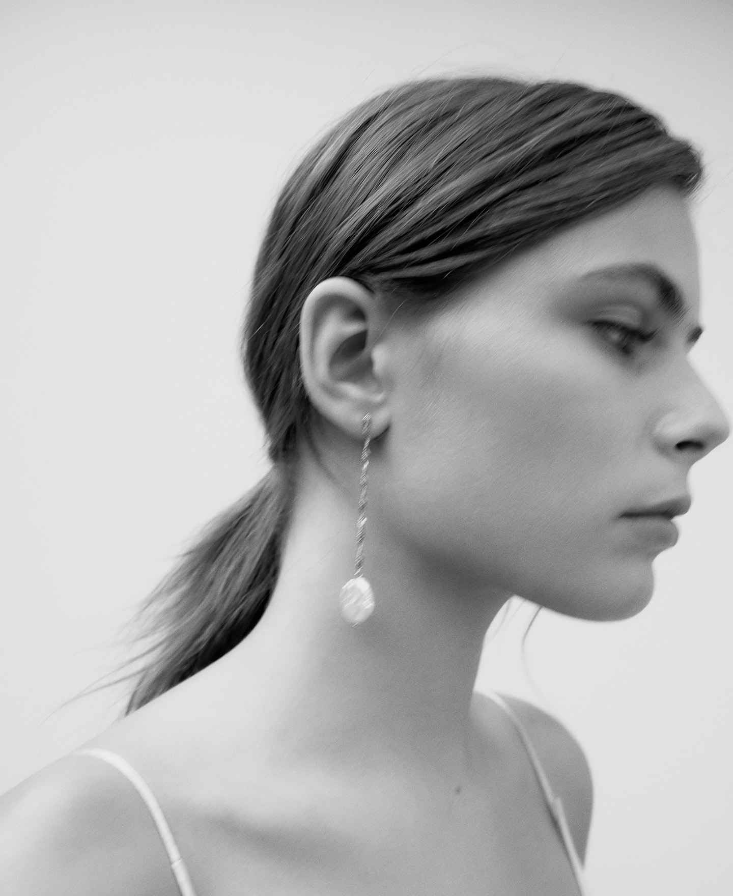 Dangling natural pearls earring woman image number 3
