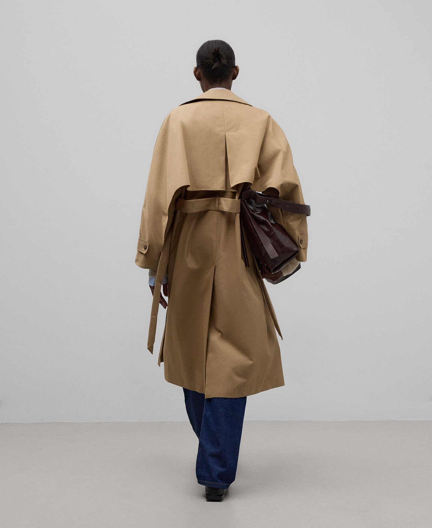 Double-breasted trench coat woman image number 2