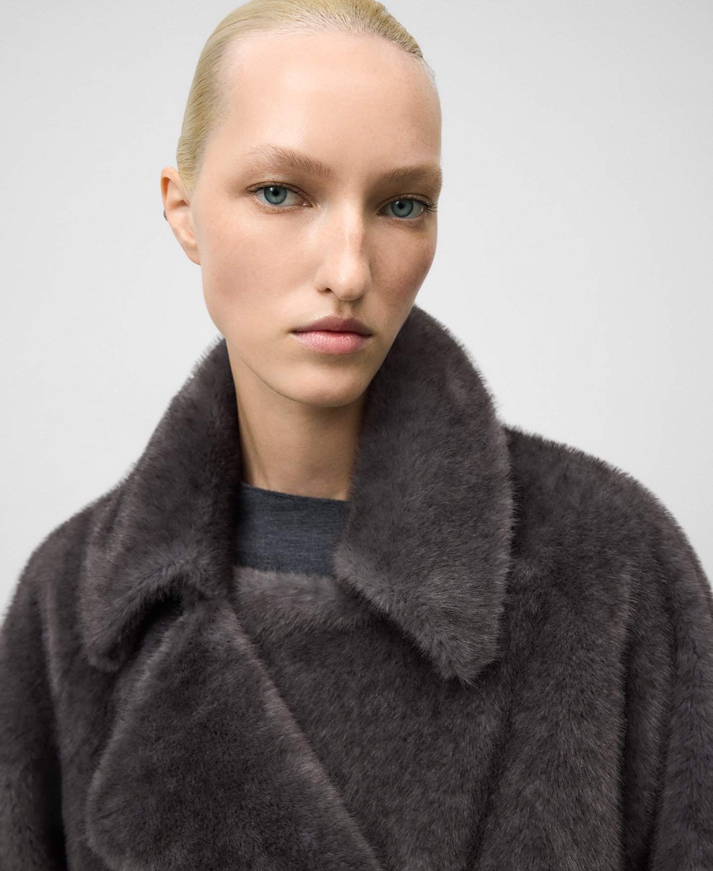 Faux fur short coat woman image number 3