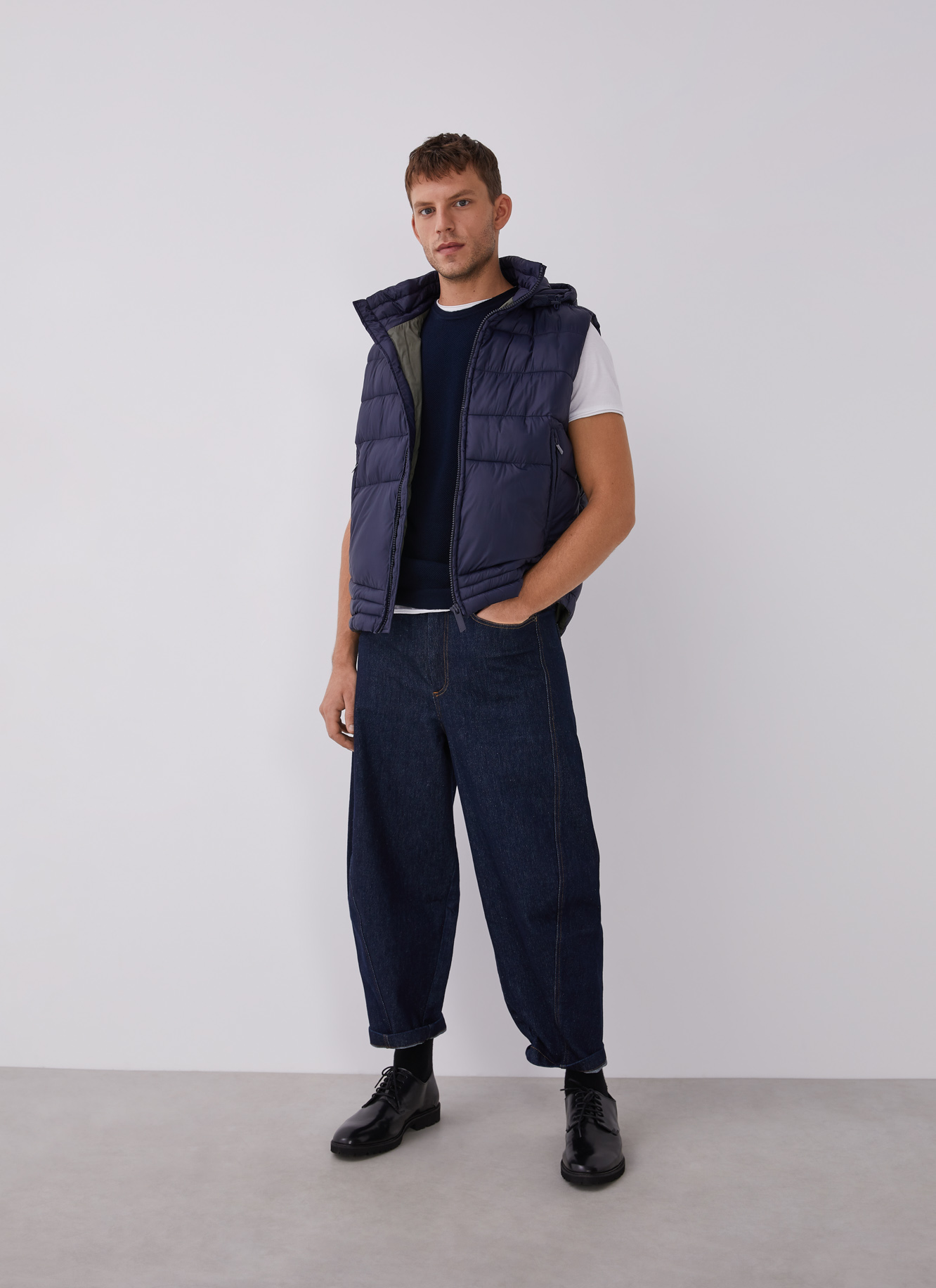 Textured cotton knitted waistcoat image number 5