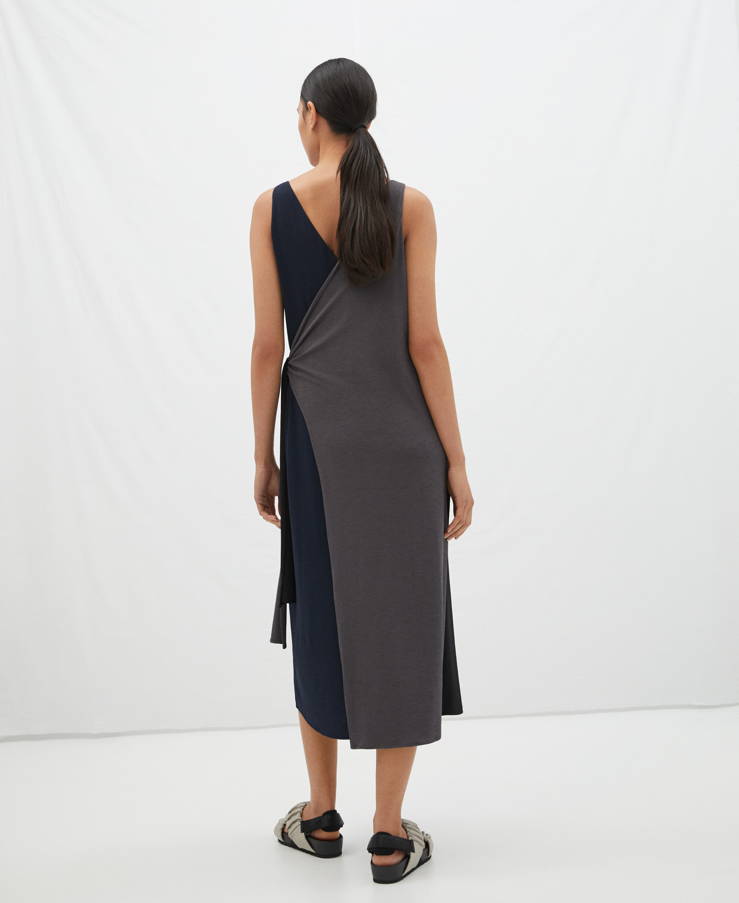 Circular pattern dress with buckle image number 2