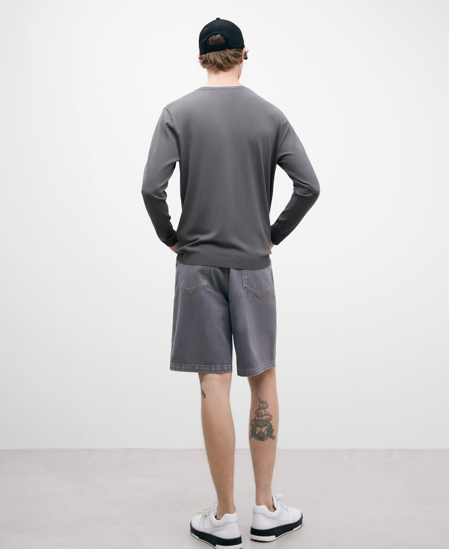 Ribbed crew neck sweater image number 2