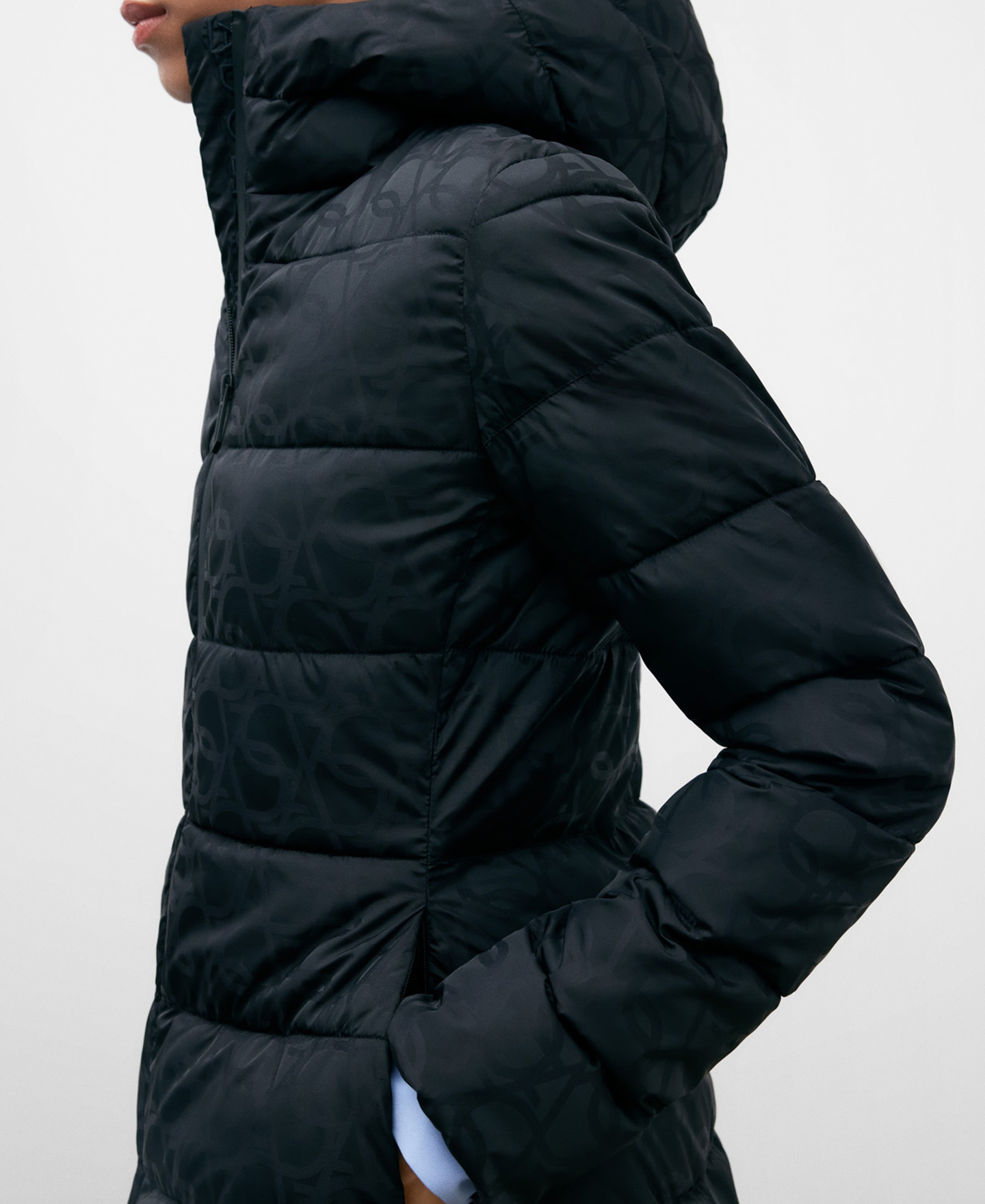 Chaqueta acolchada entallada en nailon image number 3