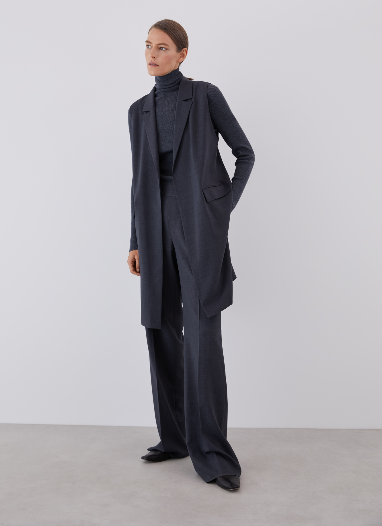 Long waistcoat with notched lapels image number 3