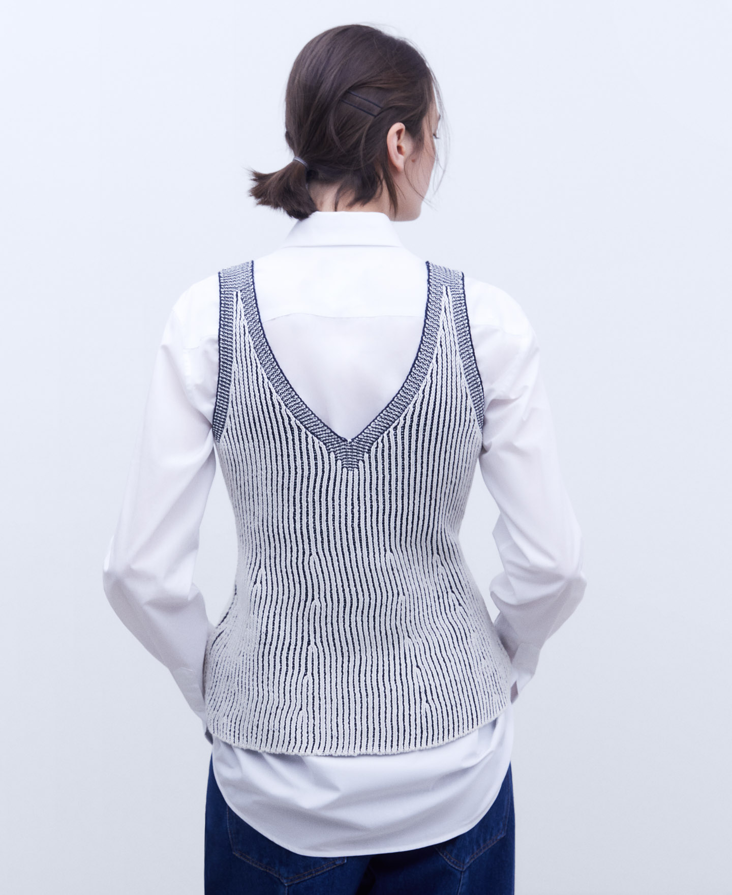 Double V-neckline knitted top image number 2