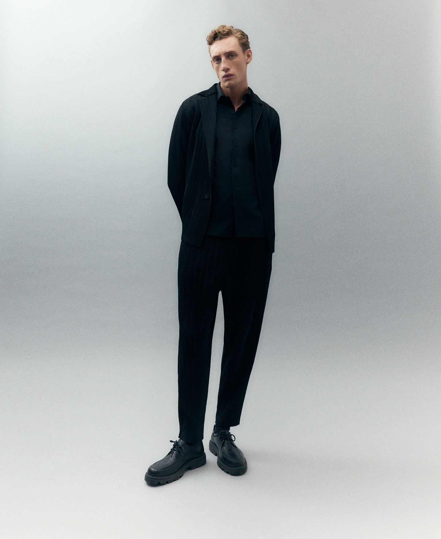 Black crinkle trousers image number 0