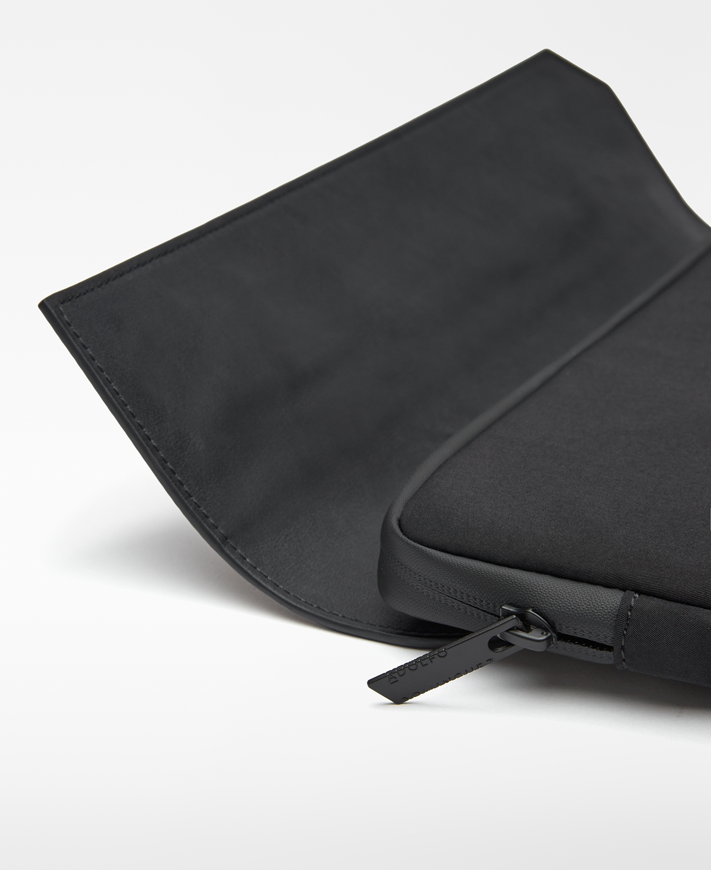 Funda port&aacute;til nailon solapa image number 2