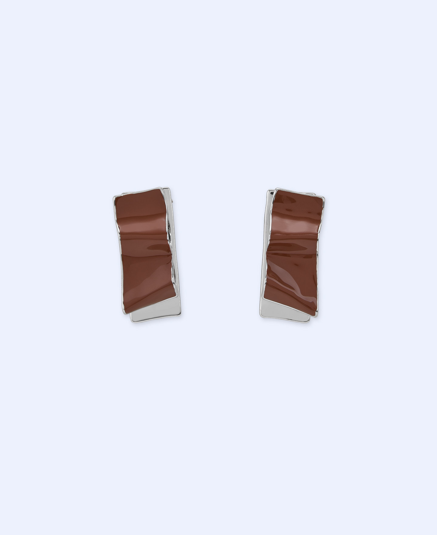 Lacquered Pliegue motif earring image number 0