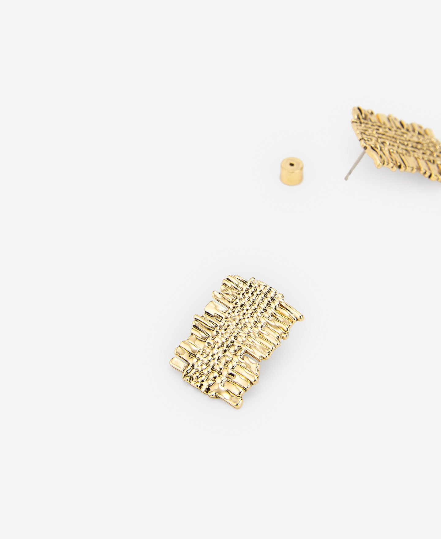 Gold plated zinc earrings for women image number 1