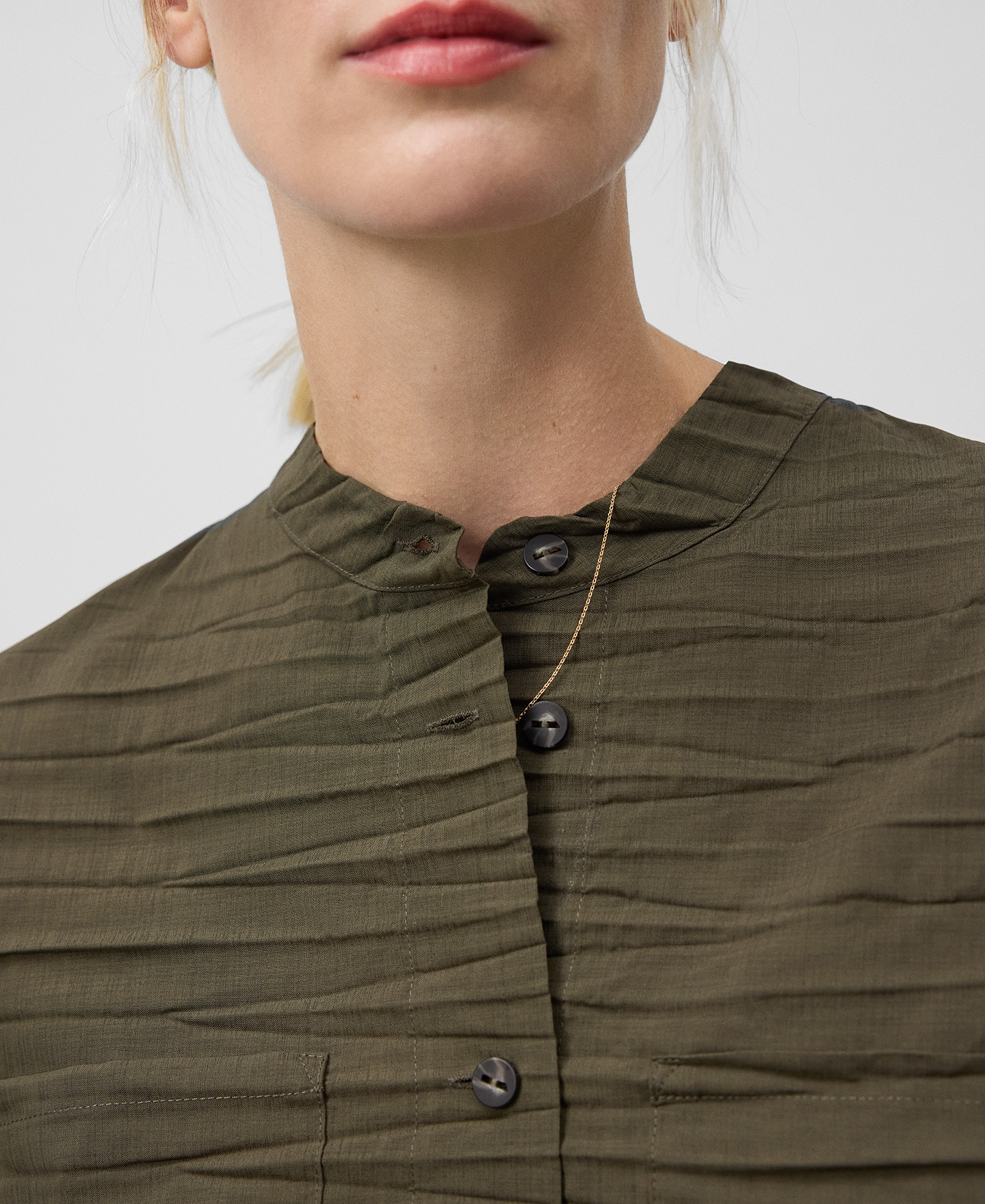 Sobrecamisa plisada mujer image number 3