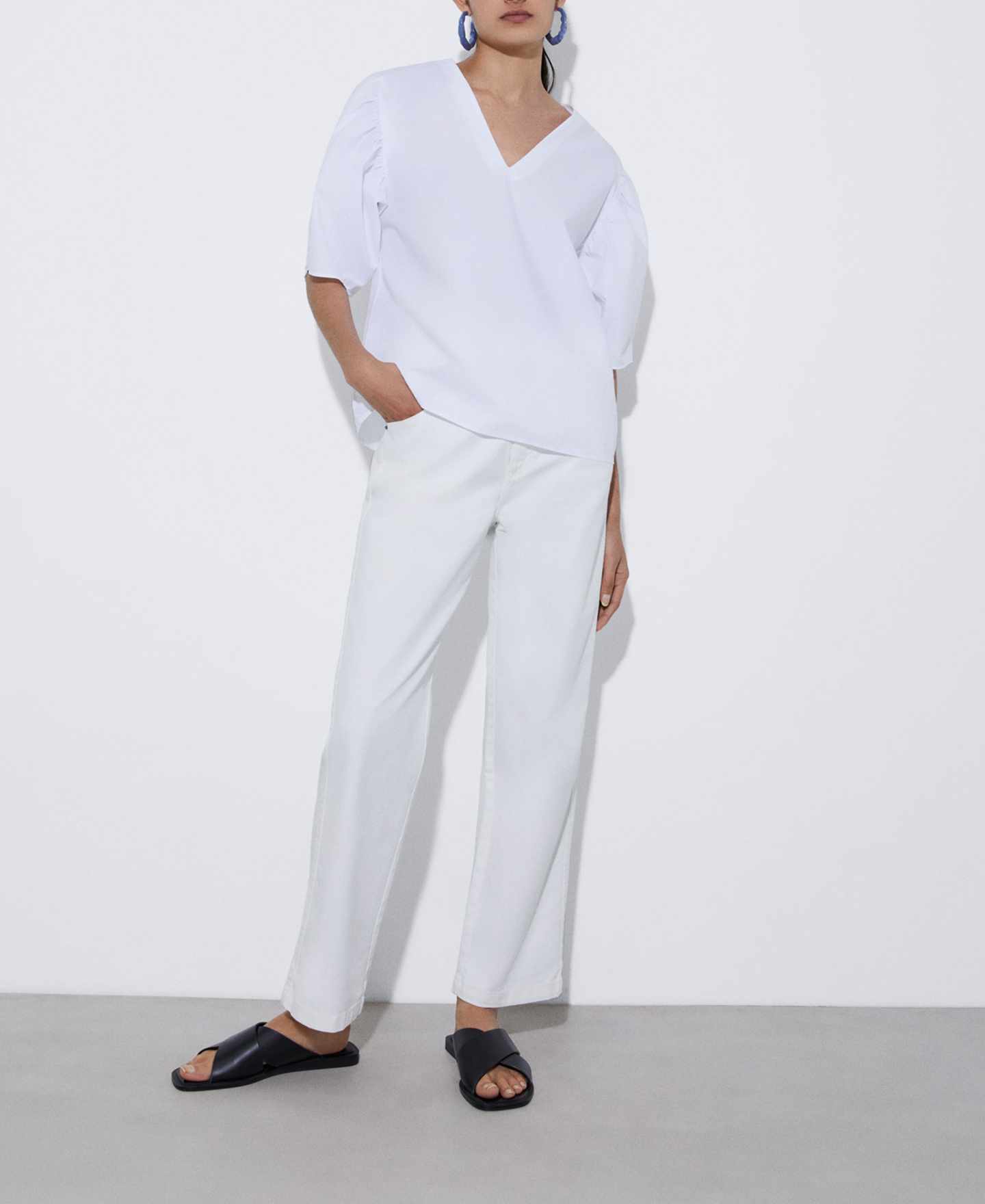Puffed sleeve blouse in cotton image number 1