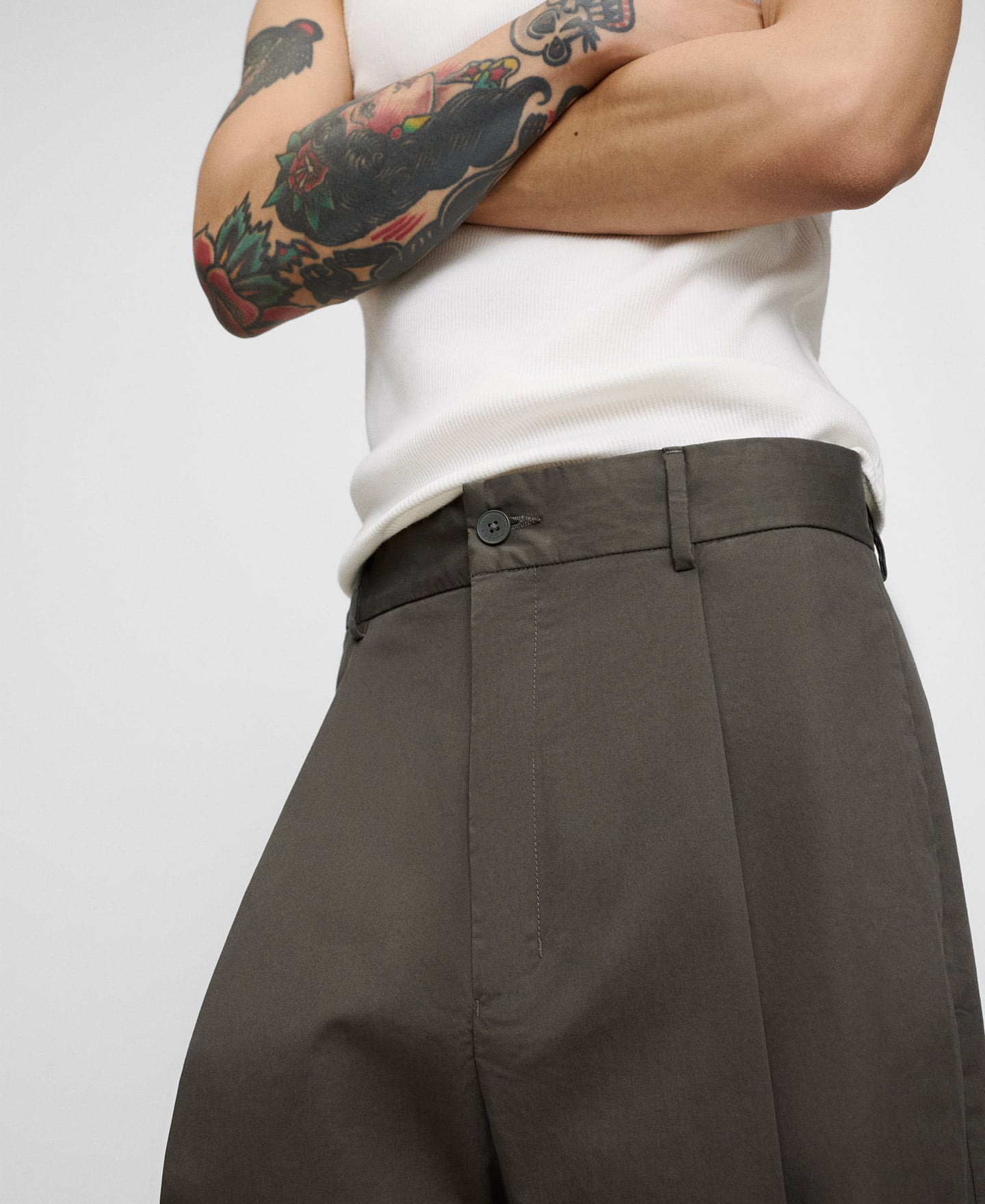 Organic cotton pleated straight trousers image number 3