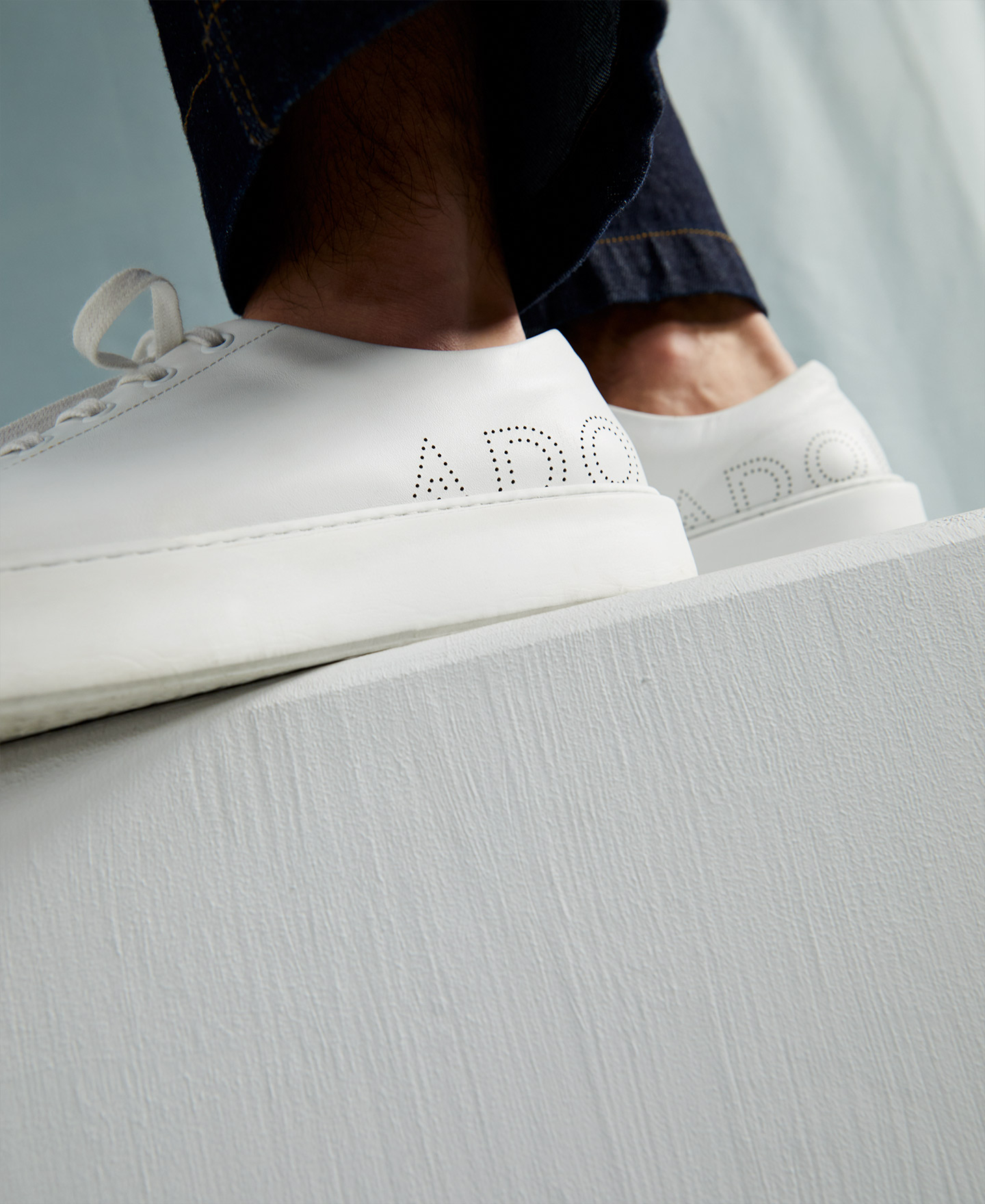 Basic sneaker image number 3