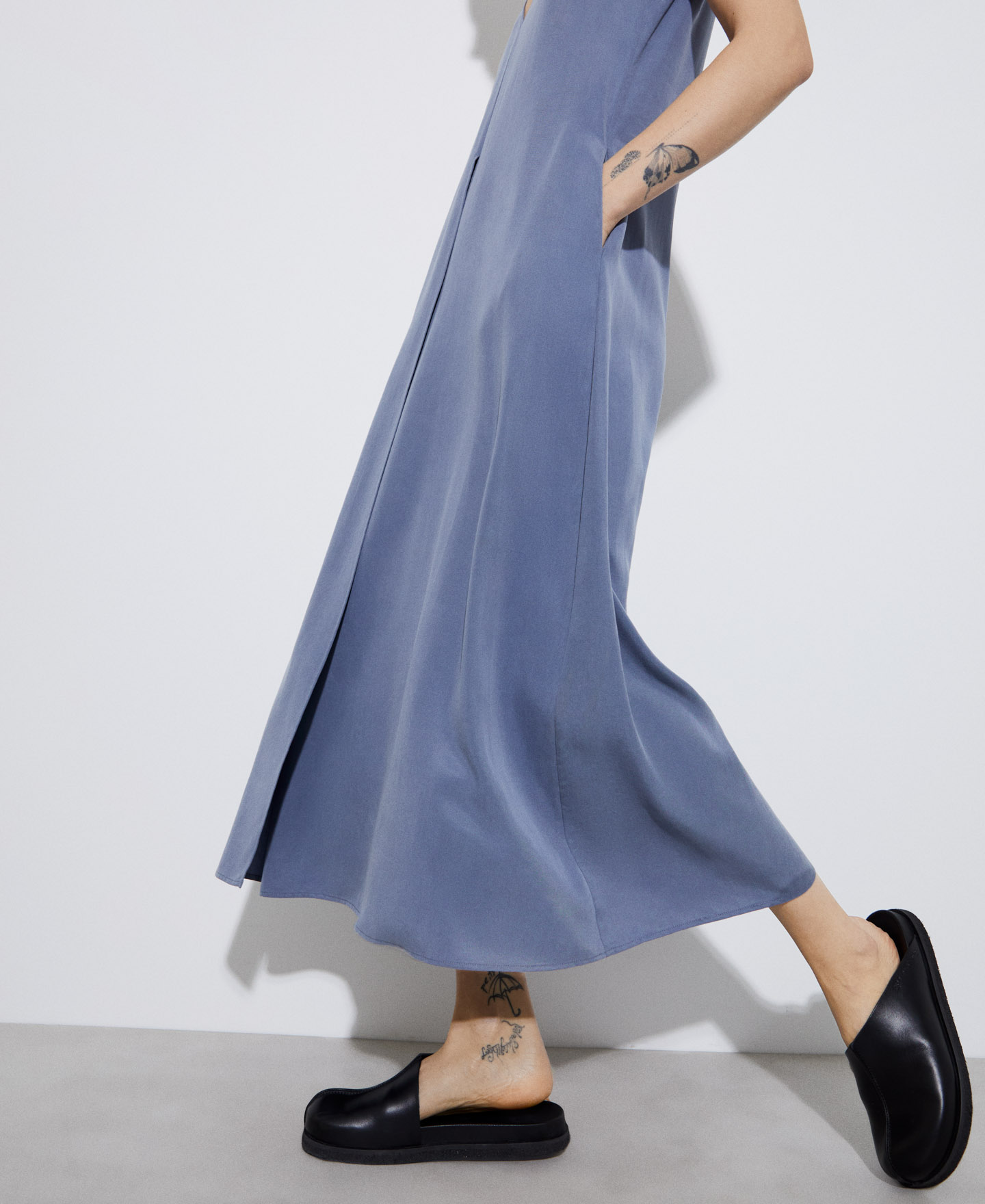 Flared dress in lyocell image number 3