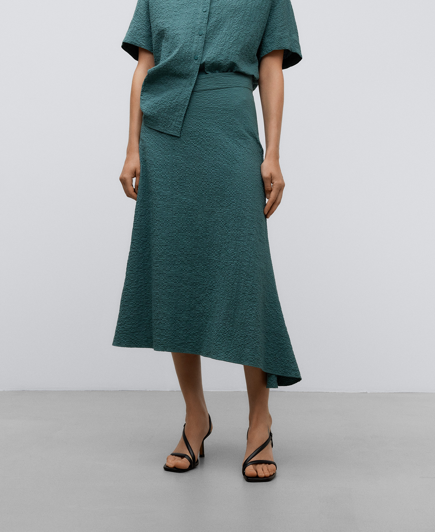 Jupe asymétrique en coton vert pour femme image number 0