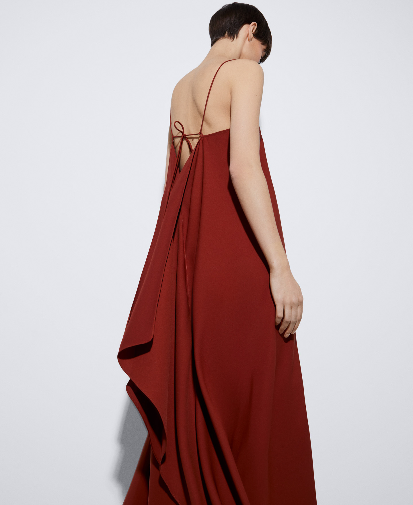 Long dress with flowing drape image number 3