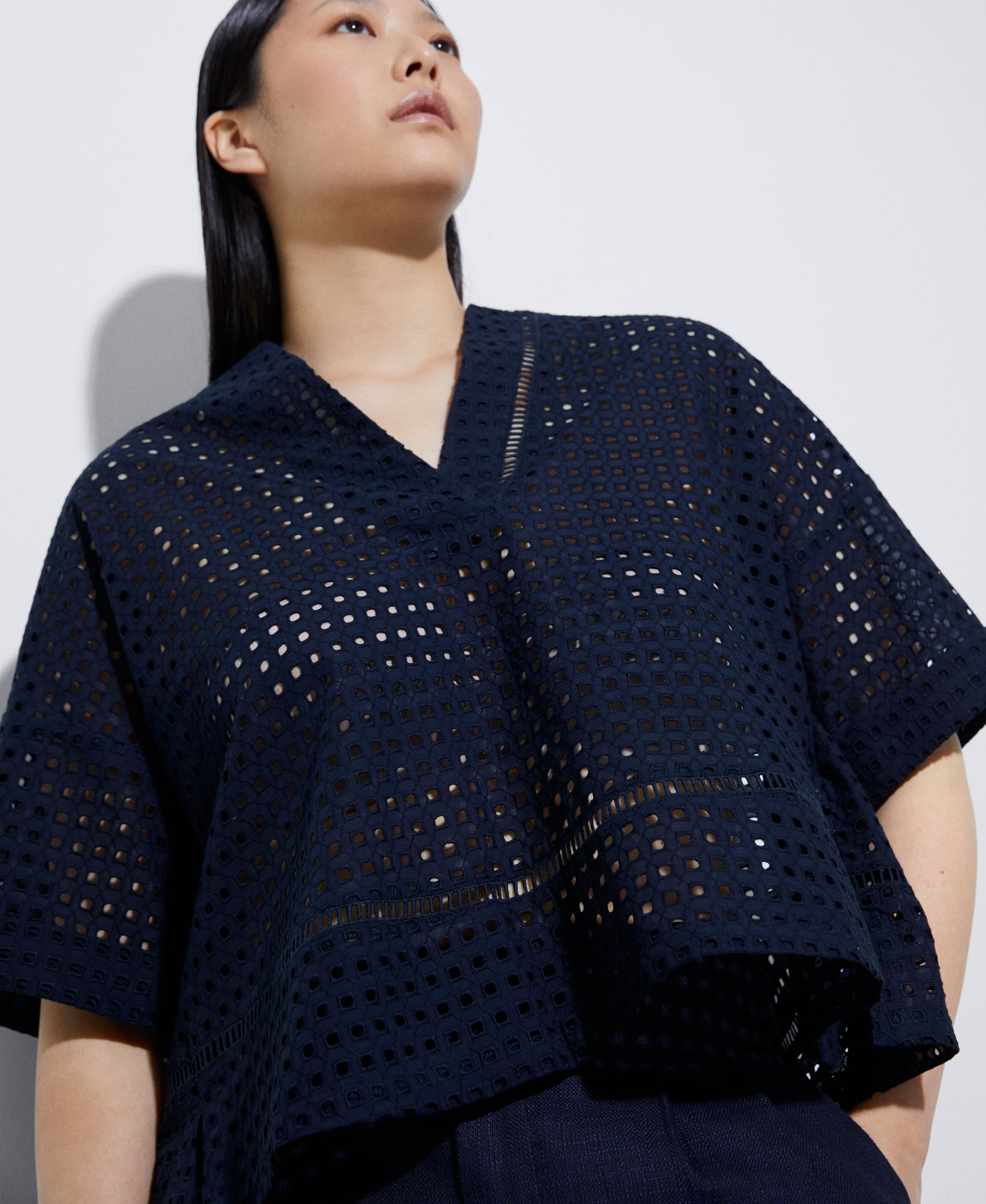 Blusa calada en algodón bordado image number 3
