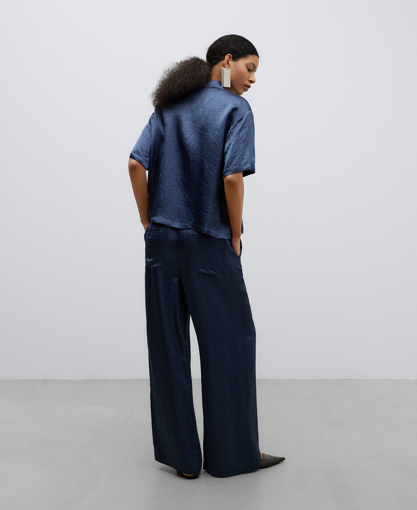 Blue short sleeve shirt woman image number 2