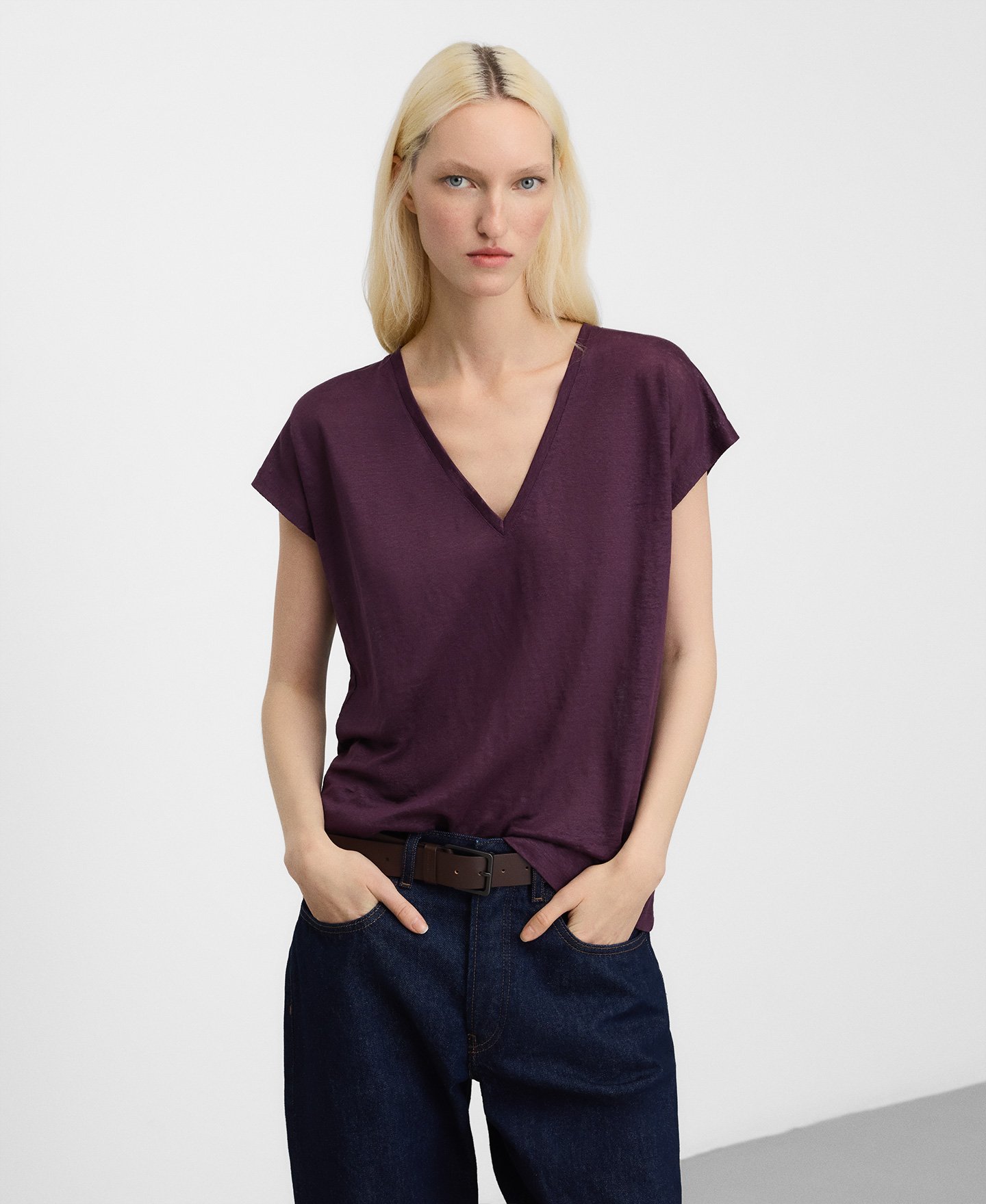 European linen V-neck straight T-shirt image number 0
