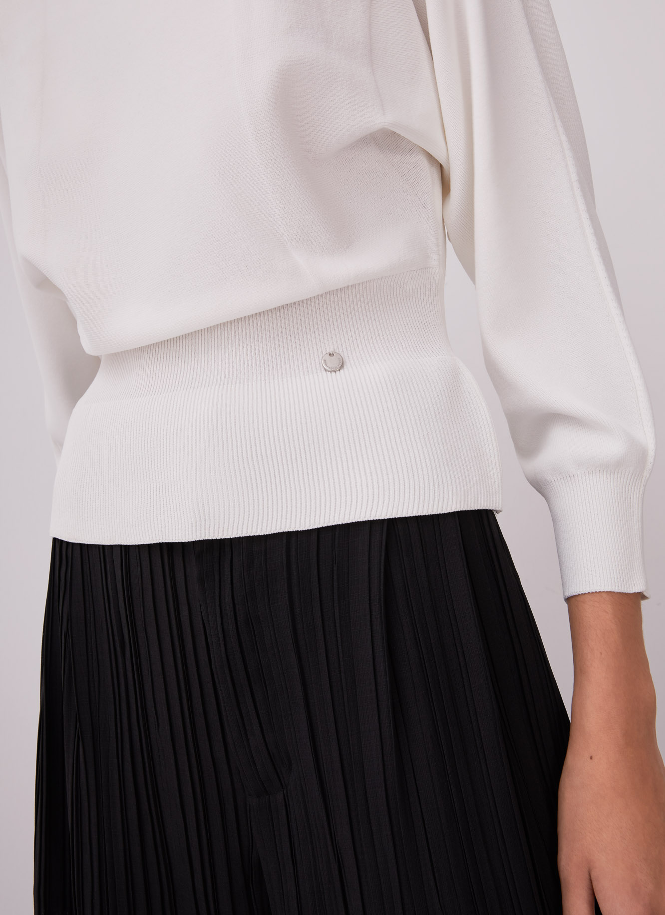 Jersey con cintura ancha en punto goma image number 2