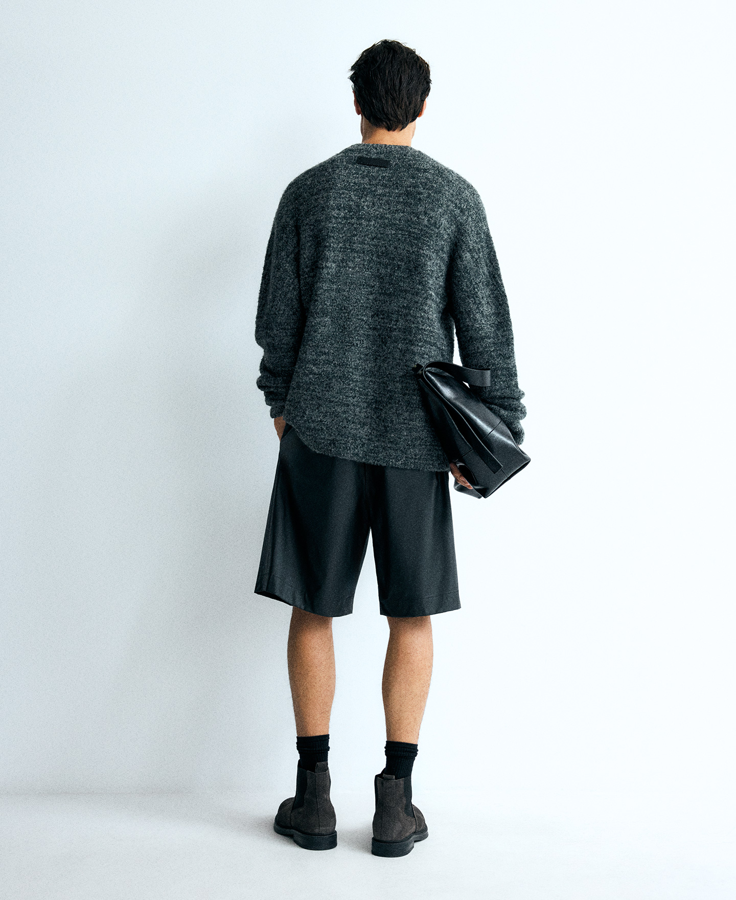 Relaxed fit black Bermuda shorts man image number 2