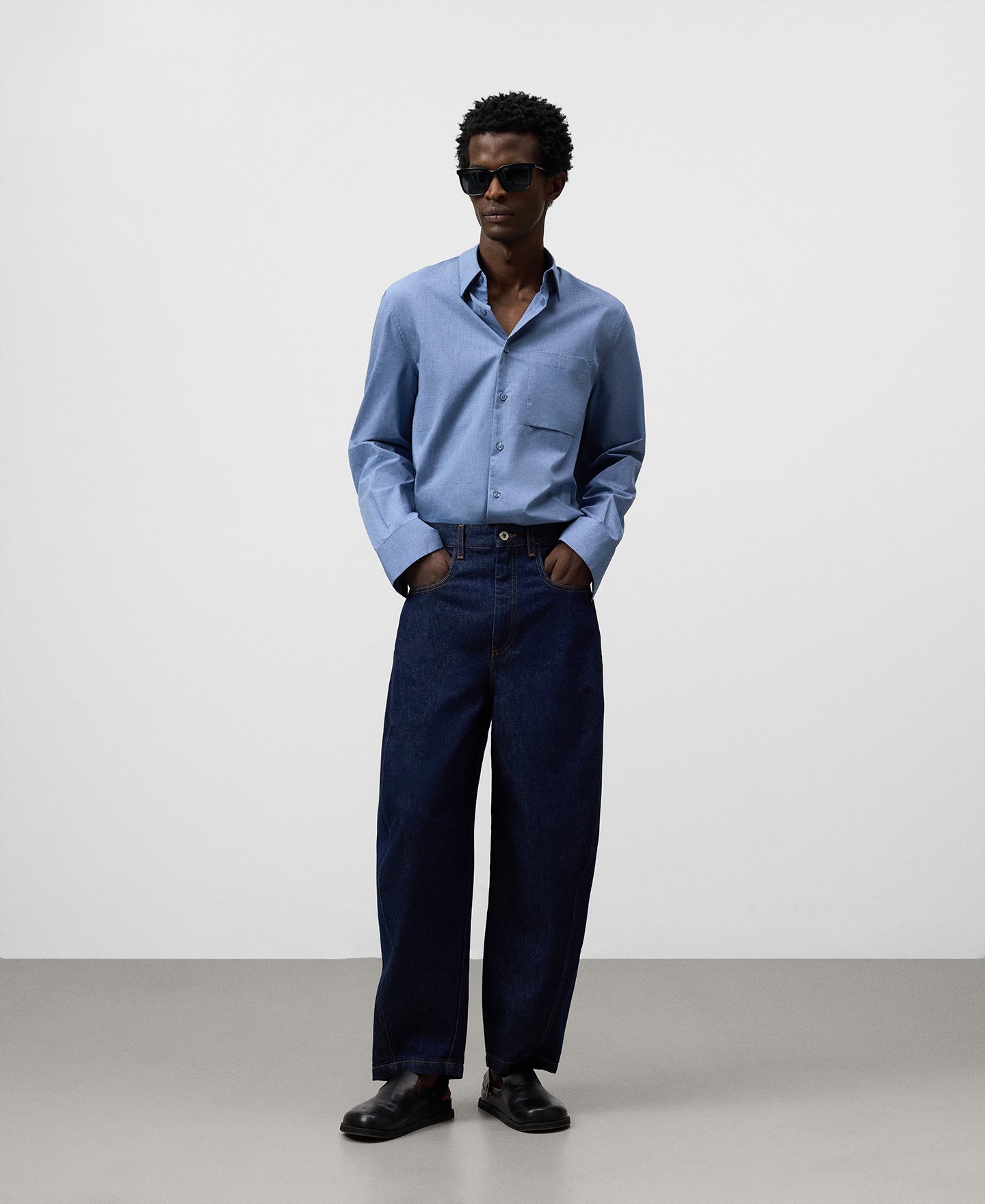 Cotton denim barrel fit trousers man image number 1
