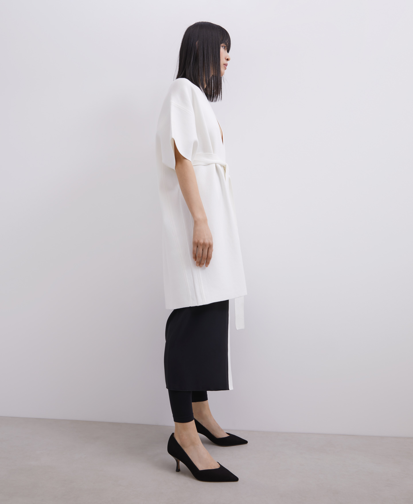 Asymmetrical cut medium heeled shoe image number 3