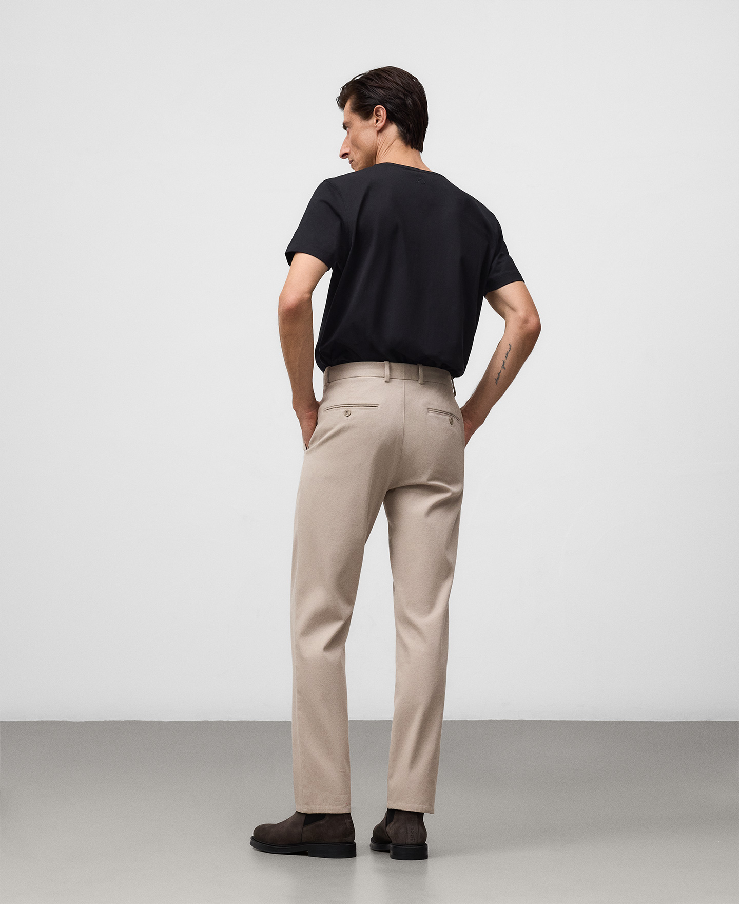 Pantalón chino regular fit hombre image number 2