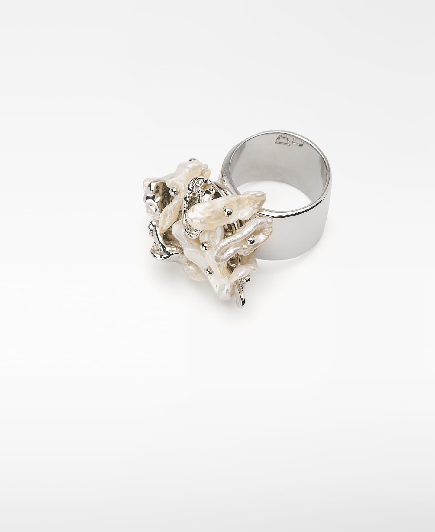 Metal piece and pearl maxi ring image number 1