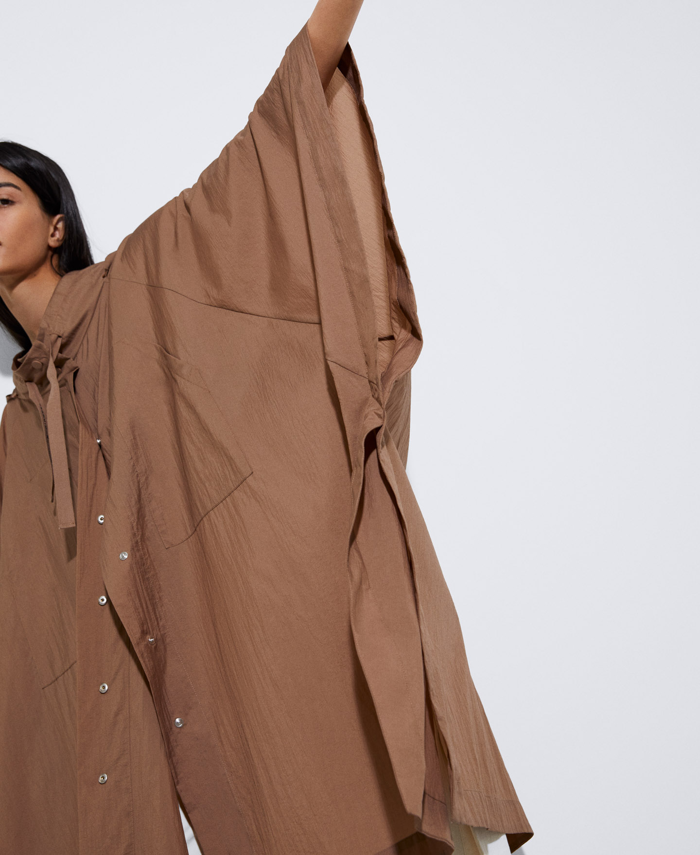Nylon cape transformable into a skirt image number 4