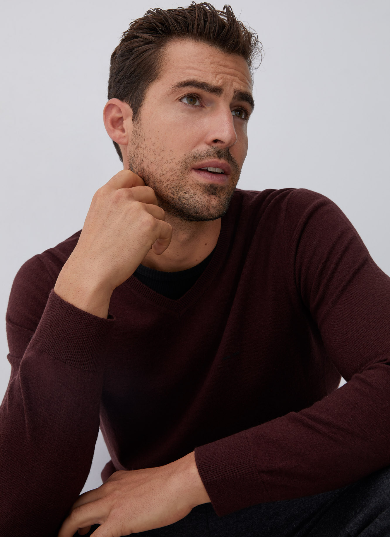Merino wool sweater with v-neckline image number 4