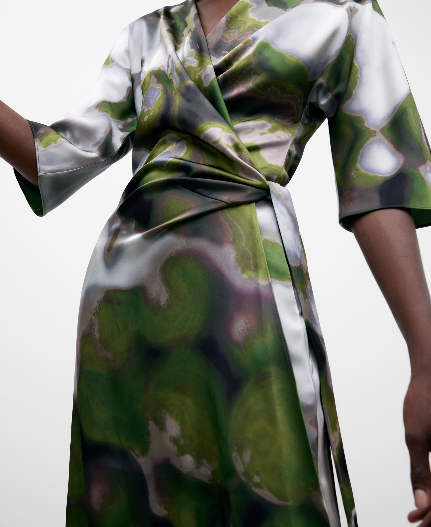 Vestido cruzado estampado image number 3