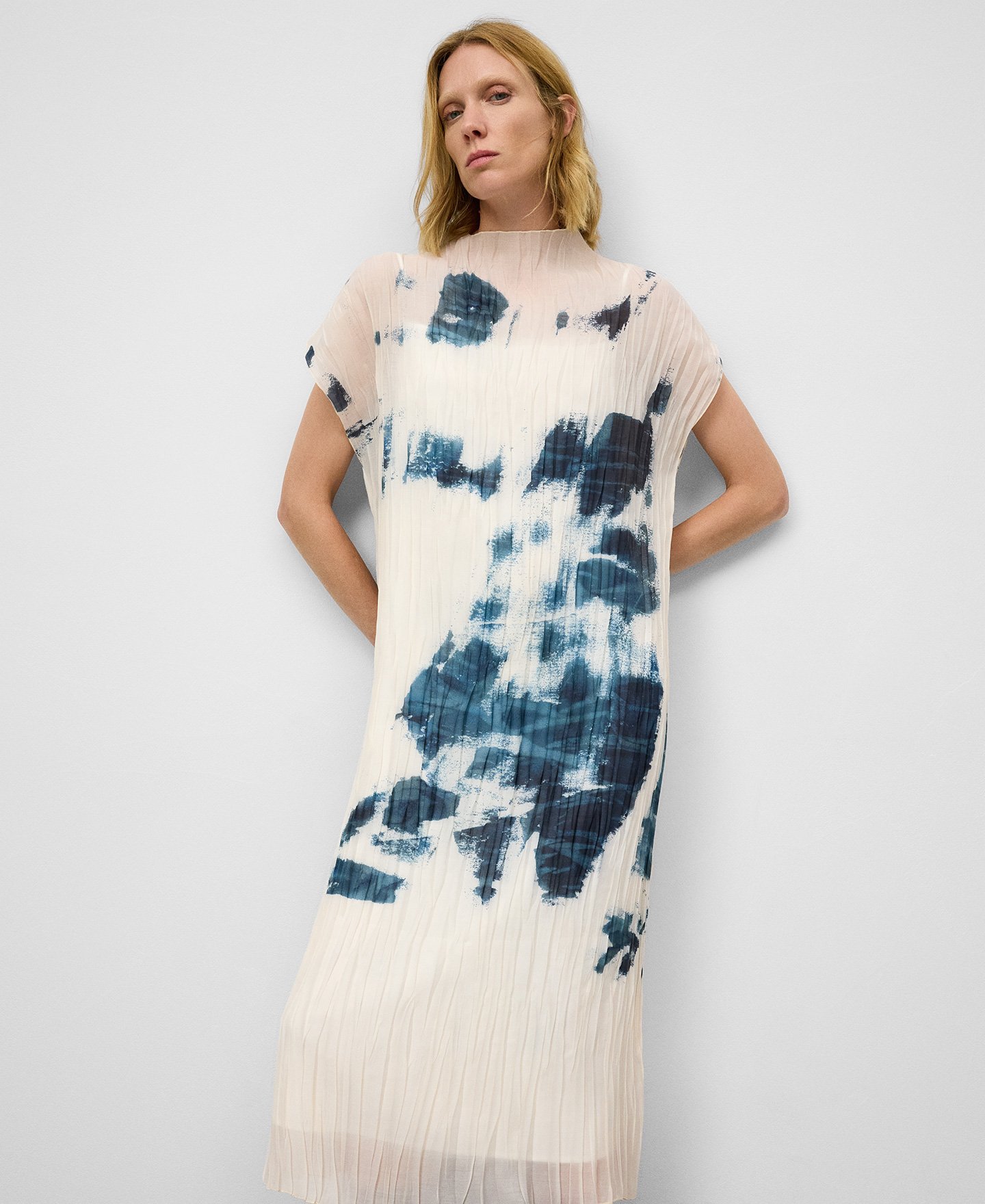 Vestido crinkle estampado mujer image number 0