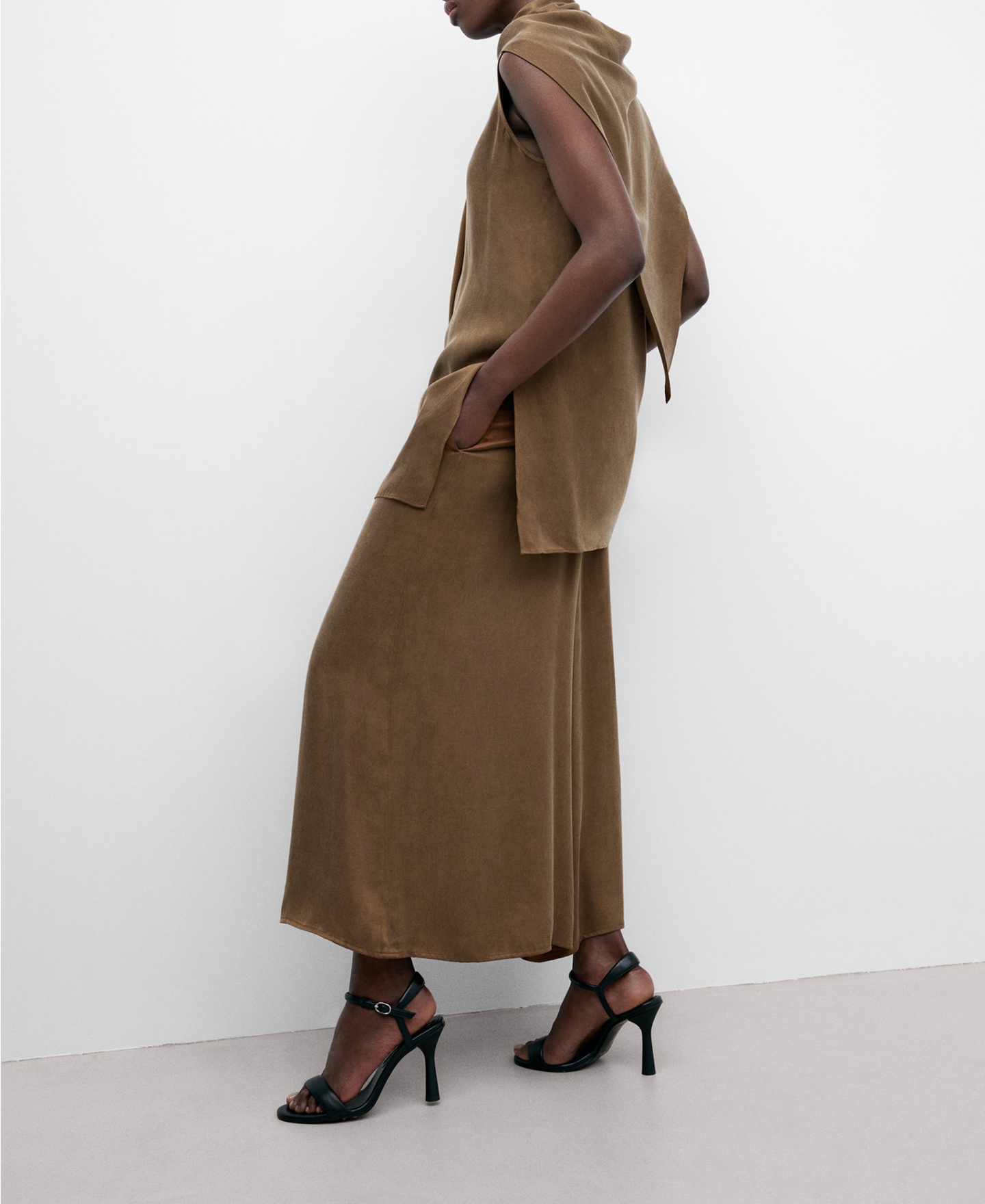 Pantalón palazzo marrón image number 1