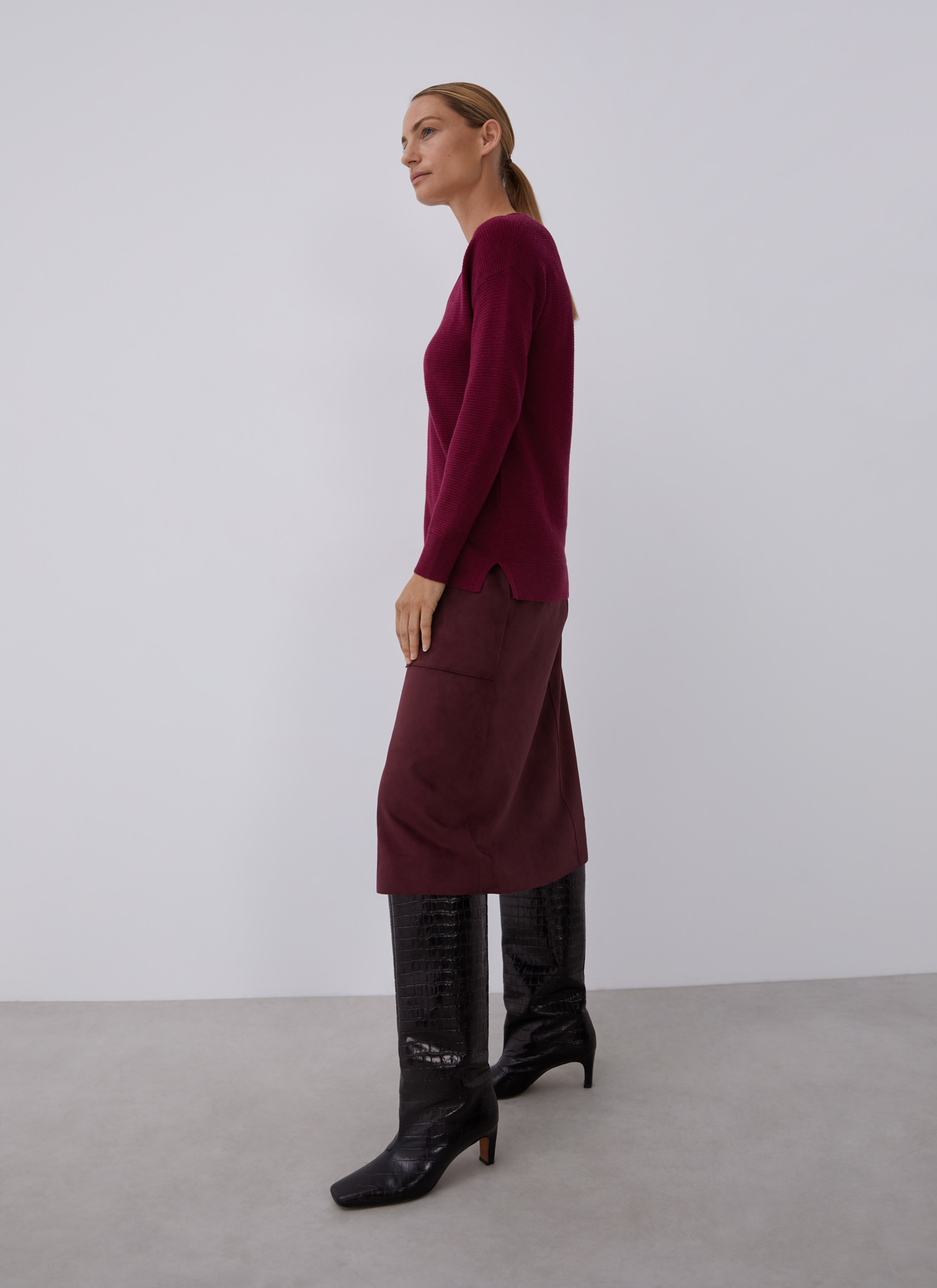 Jersey escote pico en lana merino image number 3