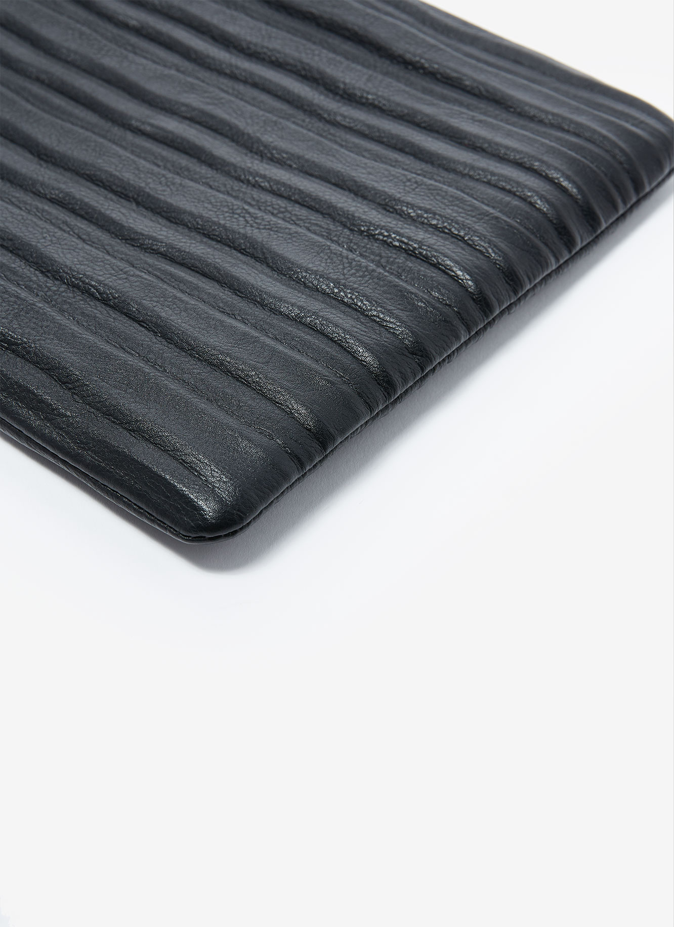 Document holder with crinkle finish image number 3