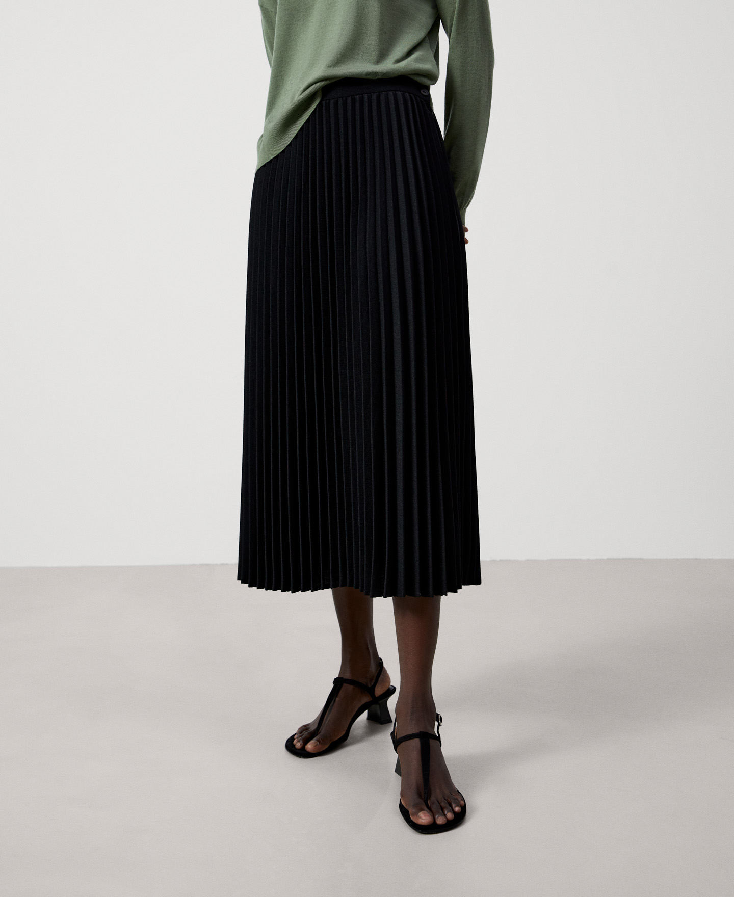 Pleated midi skirt image number 0