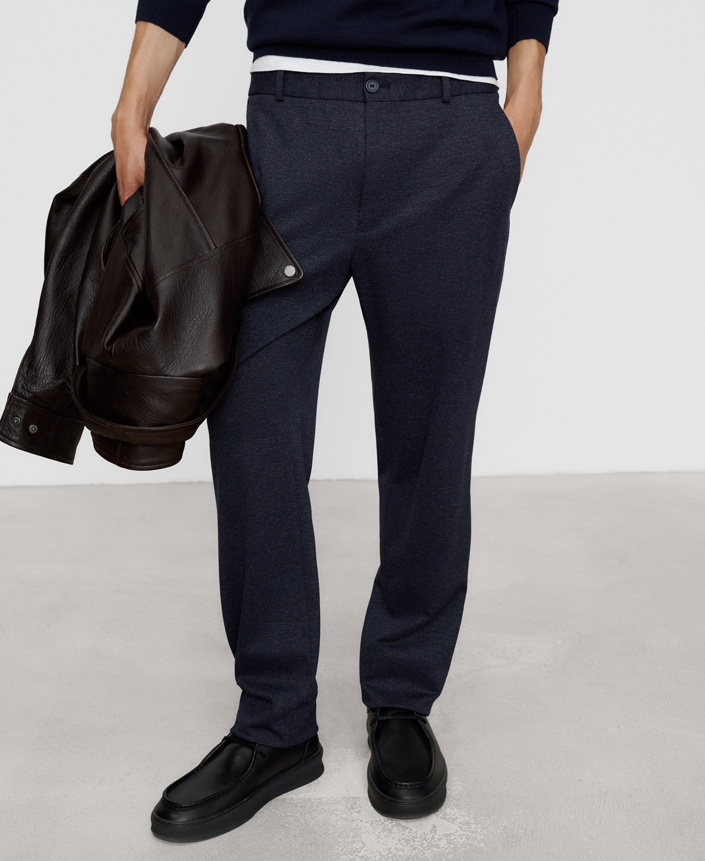 Pantal&oacute;n regular fit textura microdibujo image number 0