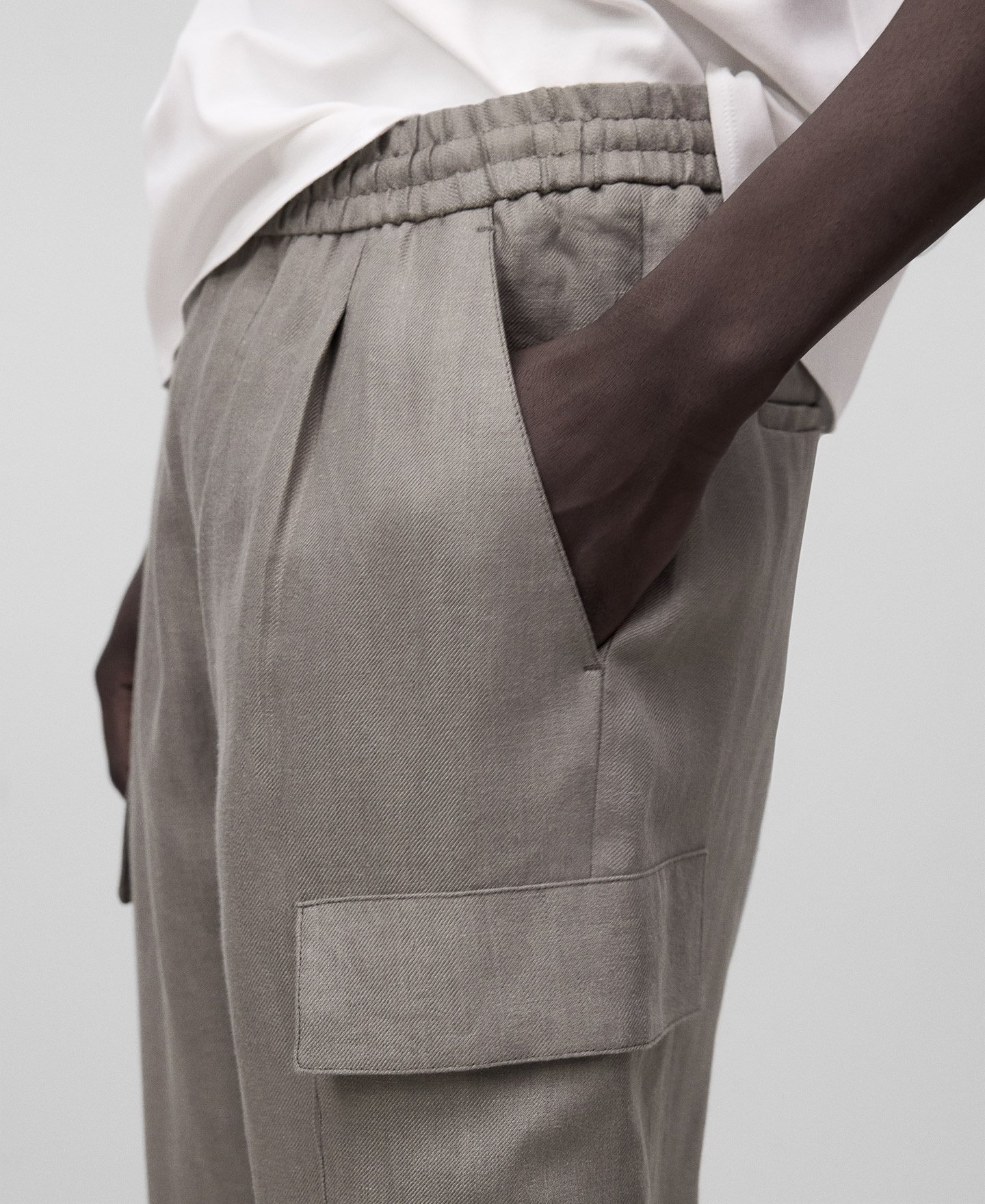 Pantalón cargo lino hombre image number 3